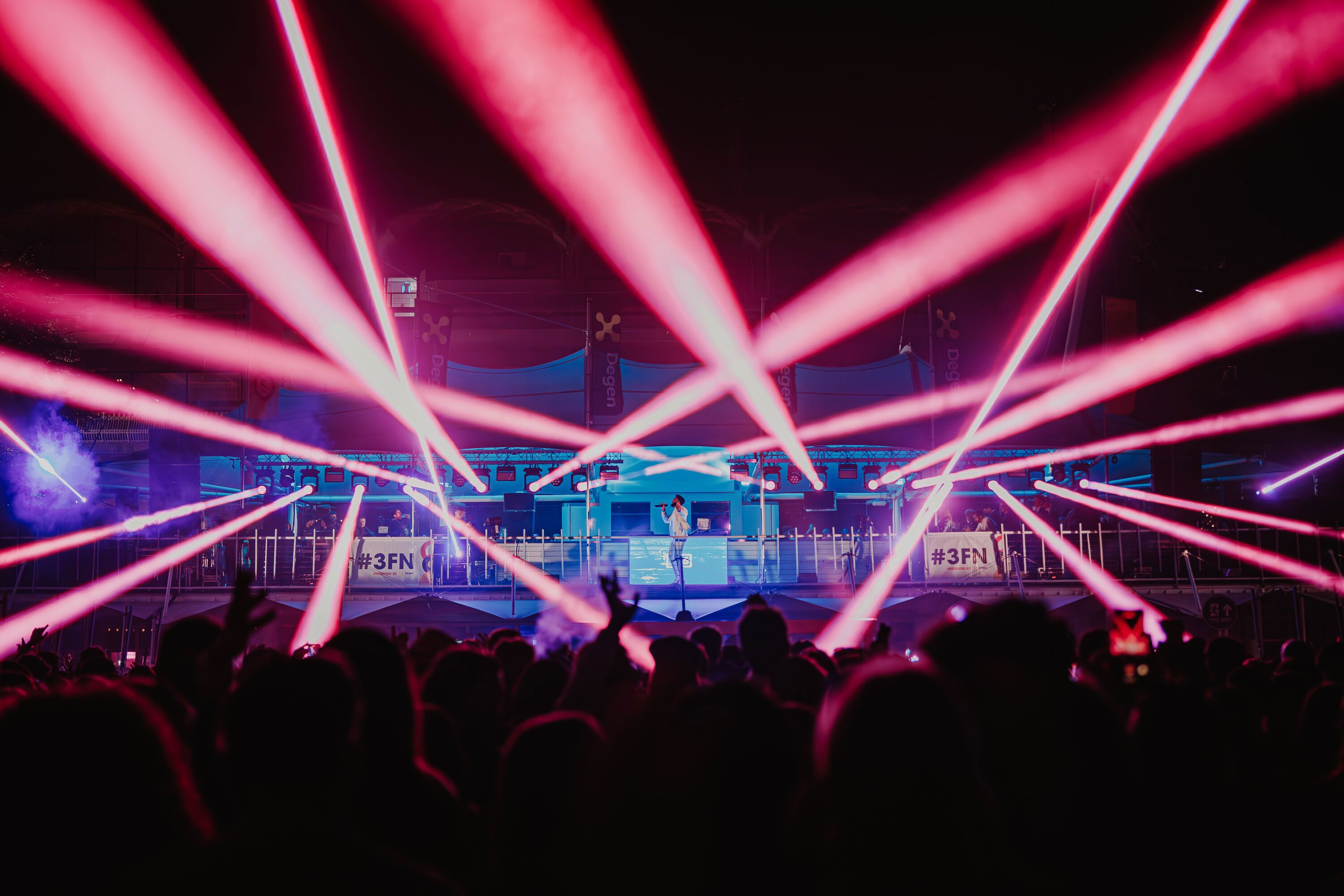 Luke Dyson.@lukedyson.www.lukedyson.com