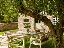 Website-CrabAppleCottageGarden_MikeCaldwell_2024_1.jpg