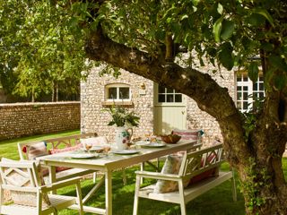 Website-CrabAppleCottageGarden_MikeCaldwell_2024_1.jpg