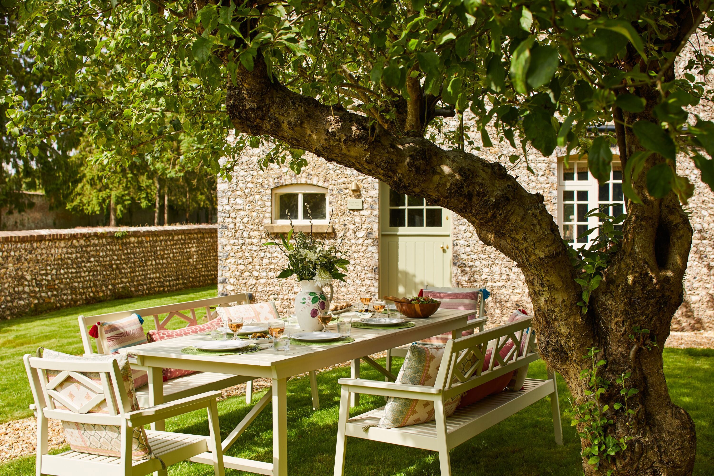 Website-CrabAppleCottageGarden_MikeCaldwell_2024_1.jpg