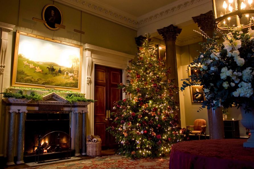 Website-GH_Christmas_Front_Hall_01.jpg