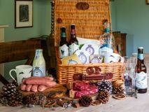 FarmShopChristmasHampers_JohnathanSwann_2025_008.jpg