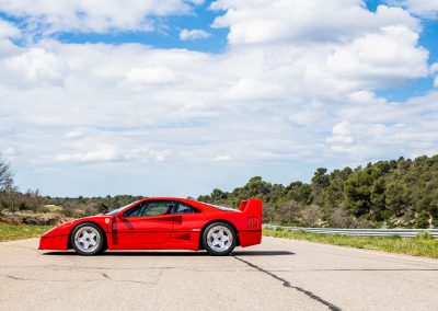 Ferrari F40 side