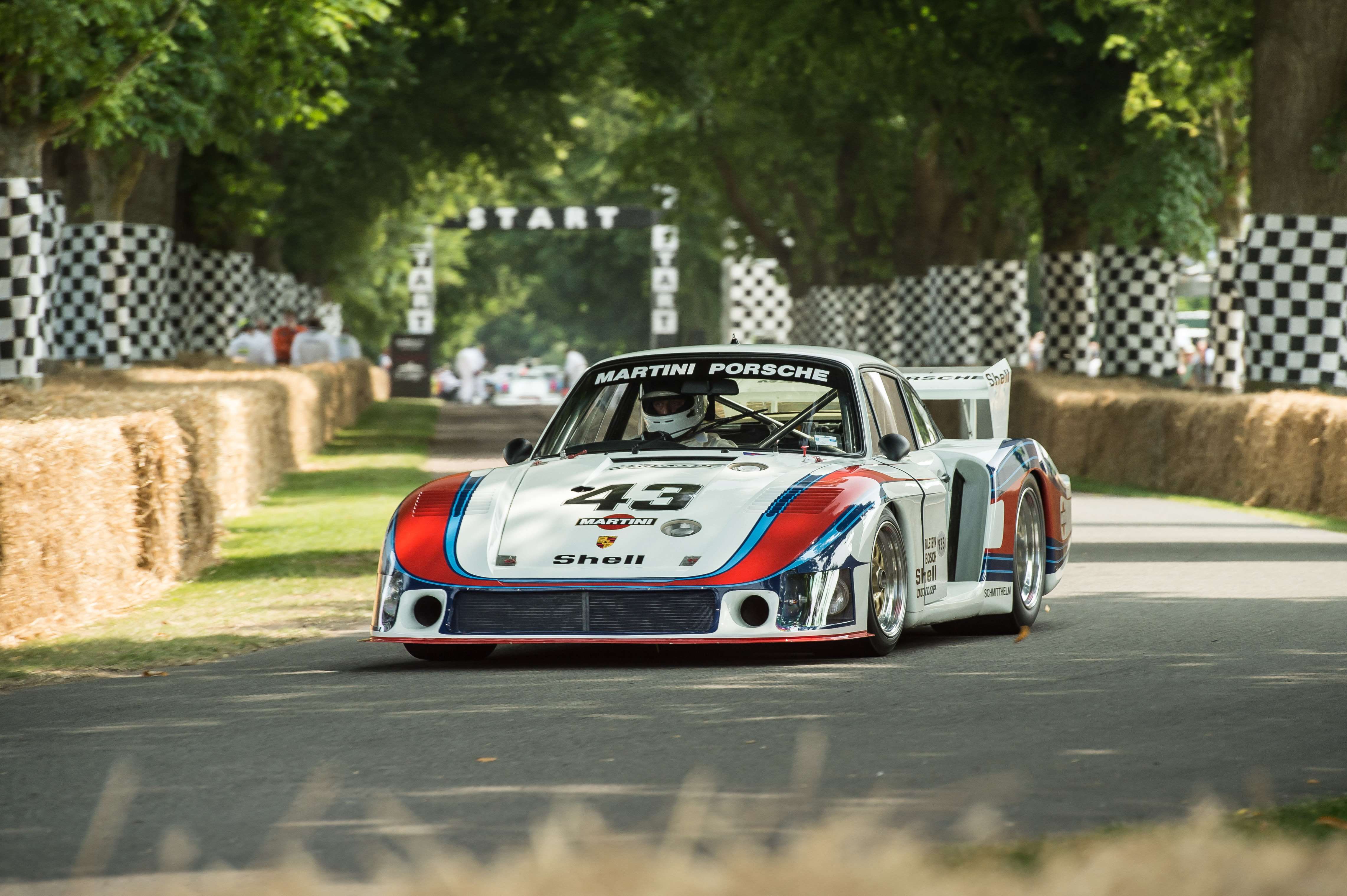 【とてもハンサム。】 The original 935 is the most intimidating car to drive in the world