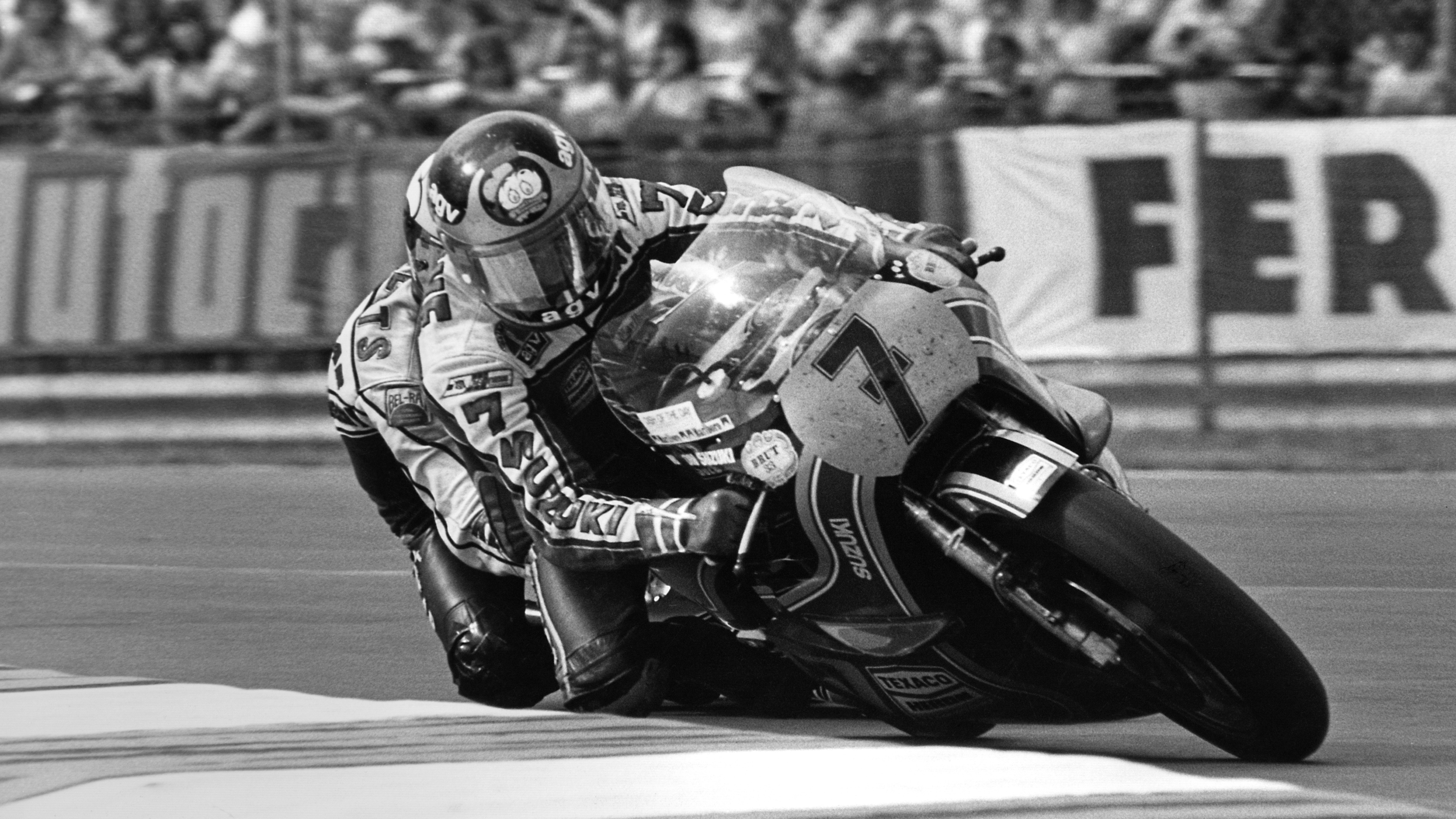 Sheene and Roberts battle it out at Silverstone at the 1979 British Grand Prix.