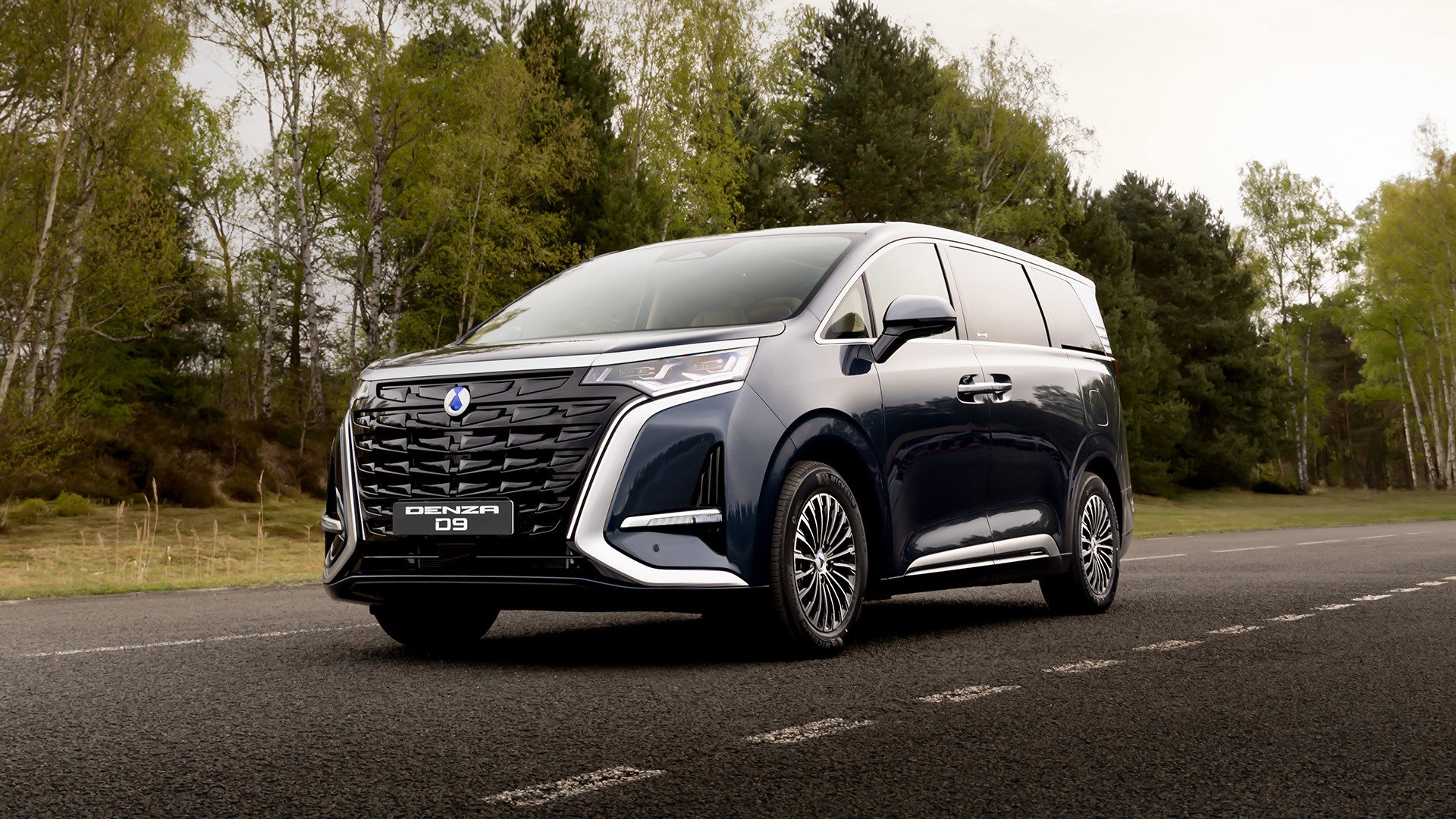 New cars at FOS 2026 Denza D9 01.jpg