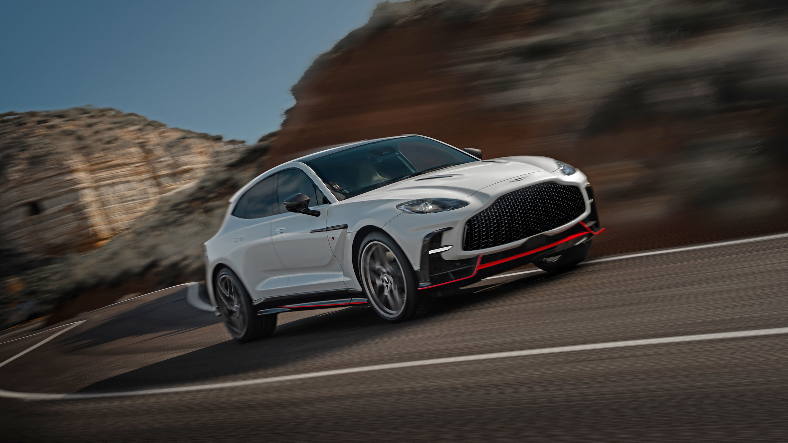 Aston Martin DBX S FOS 2026 1.jpg