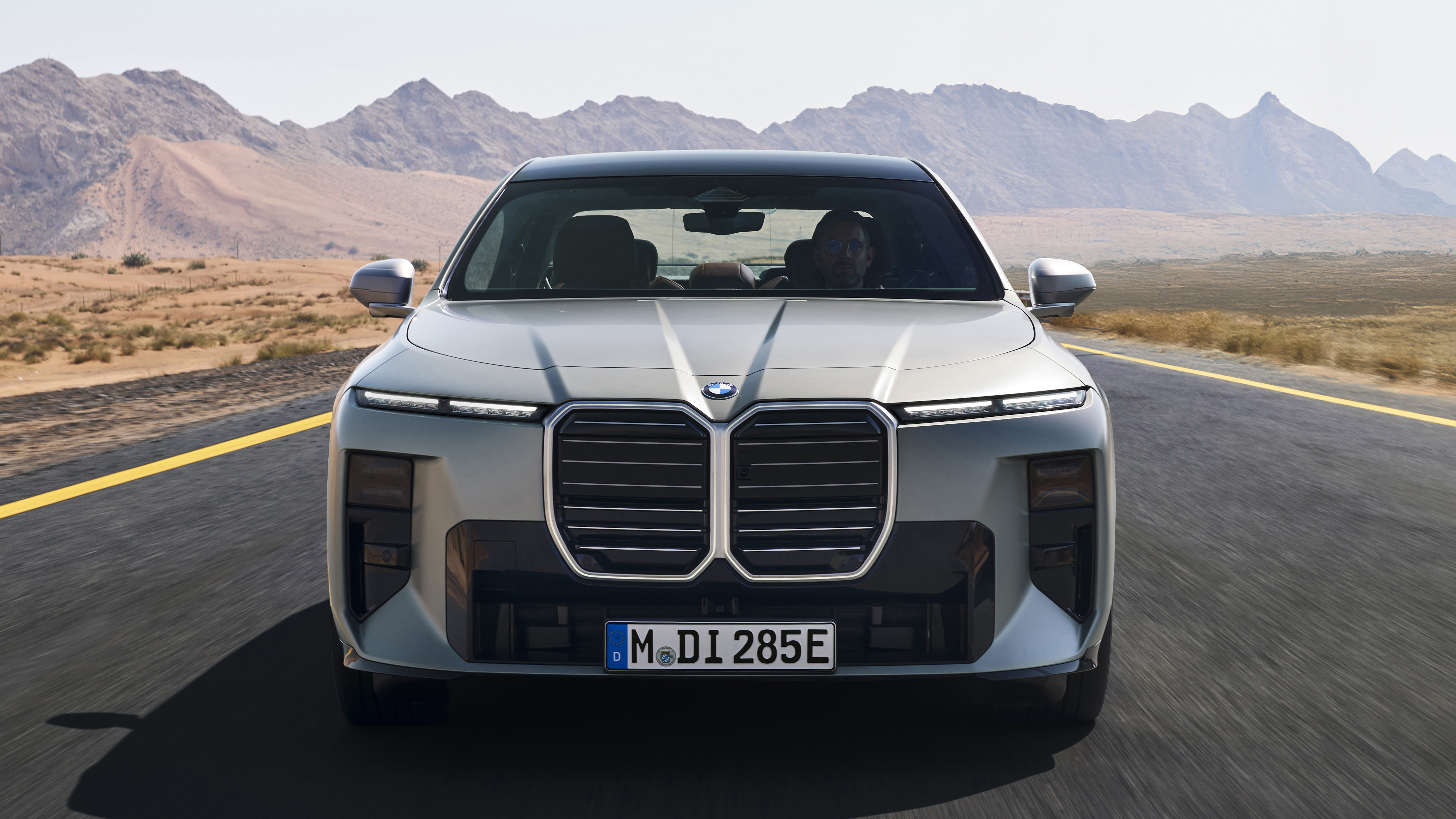 BMW i7 copy.jpg