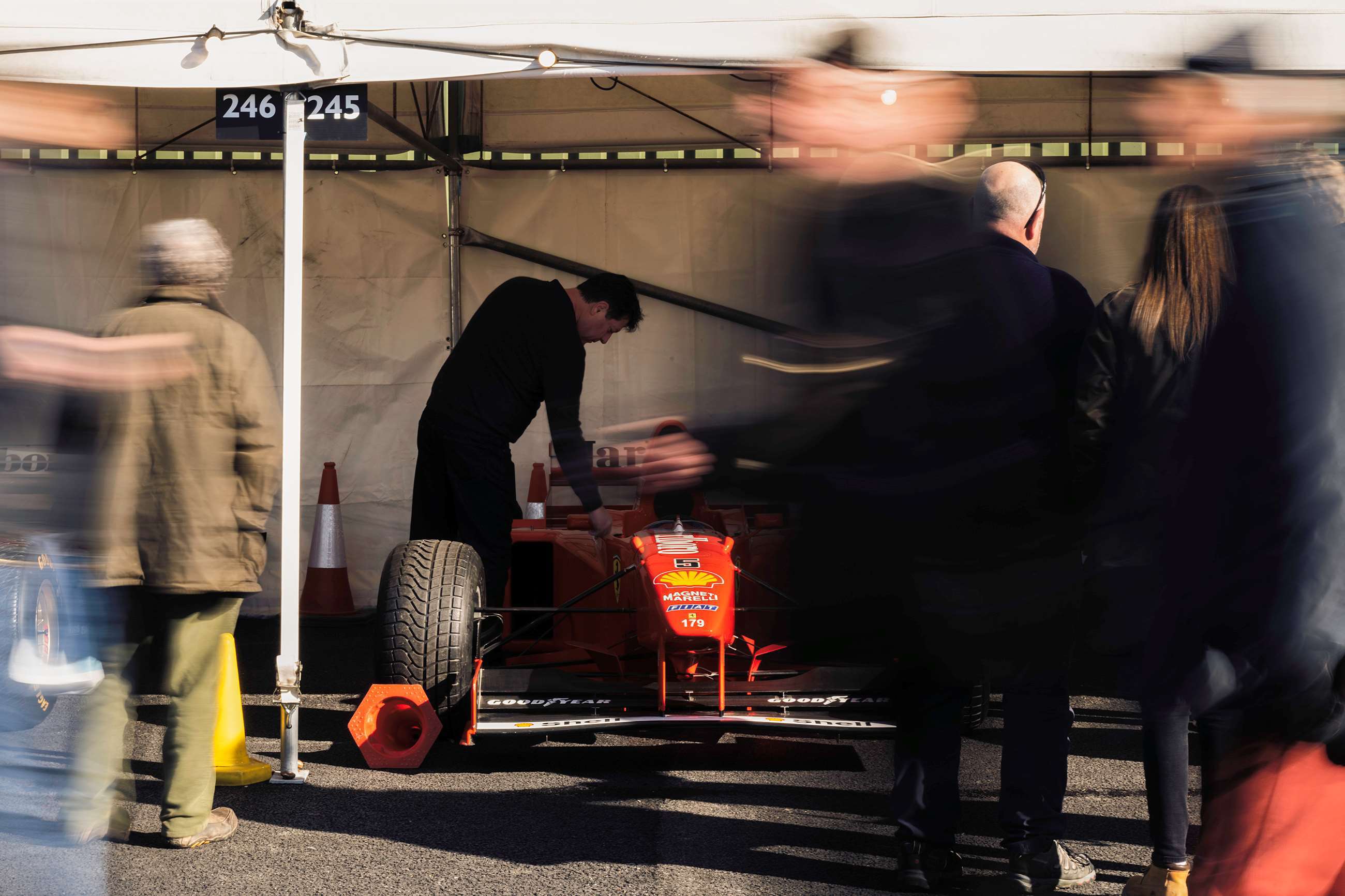 [Gallery] Spectacular collection of V10-era F1 cars | GRR