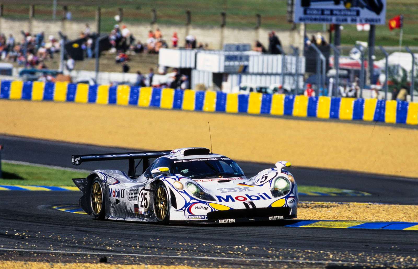80MM demo to celebrate racing Porsche 911s | GRR