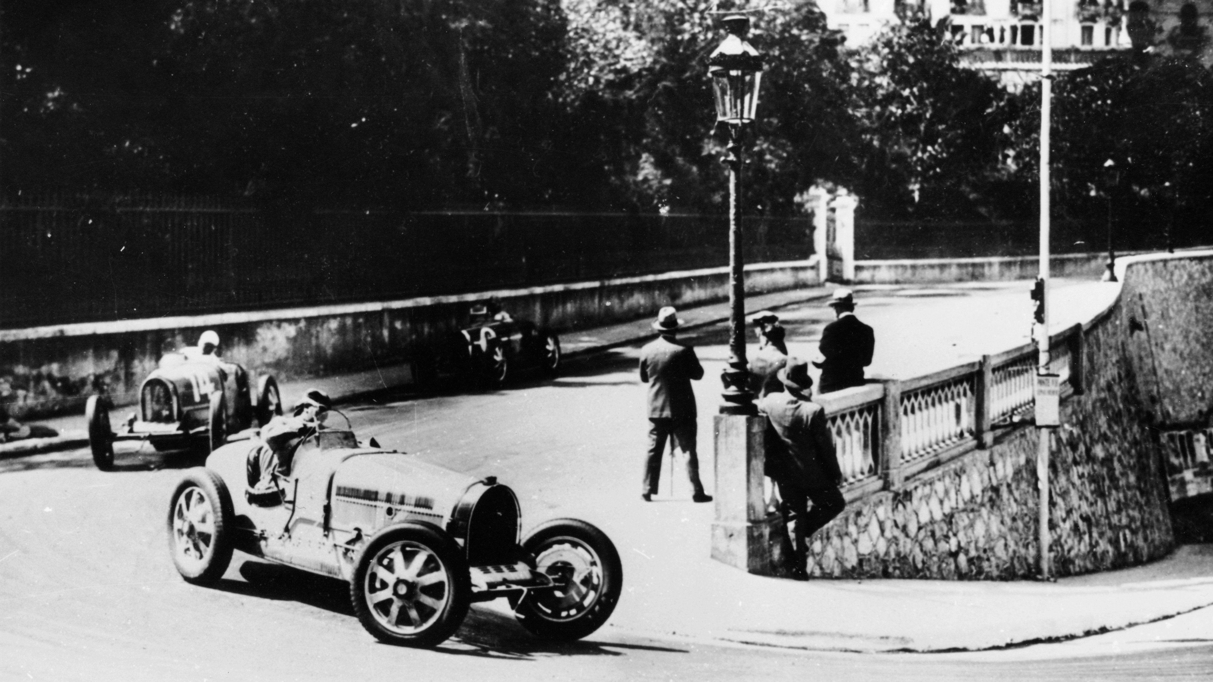 Achille Varzi in the Bugatti T51 leads Tazio Nuvolari's Alfa Romeo Monza at the 1933 Monaco Grand Prix.