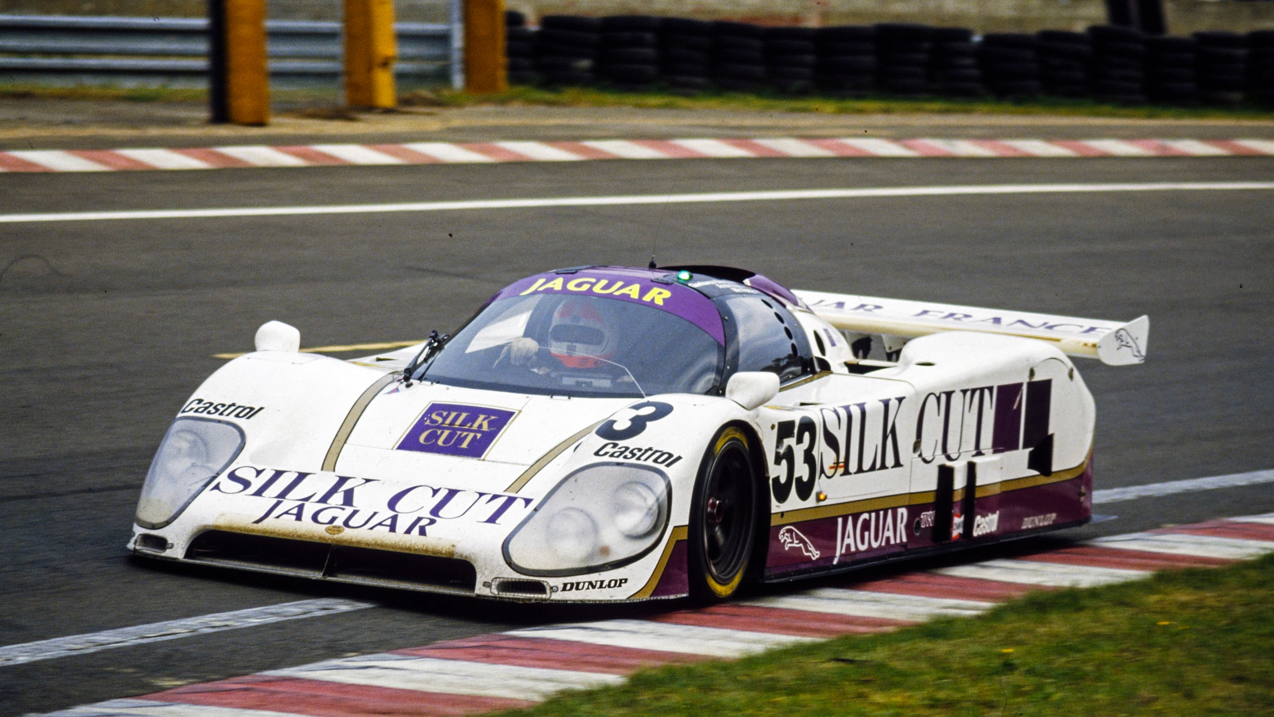 The Silk Cut livery appeared for the first time in 1986, although all three XJR-6s retired from that year's Le Mans 24 Hours.