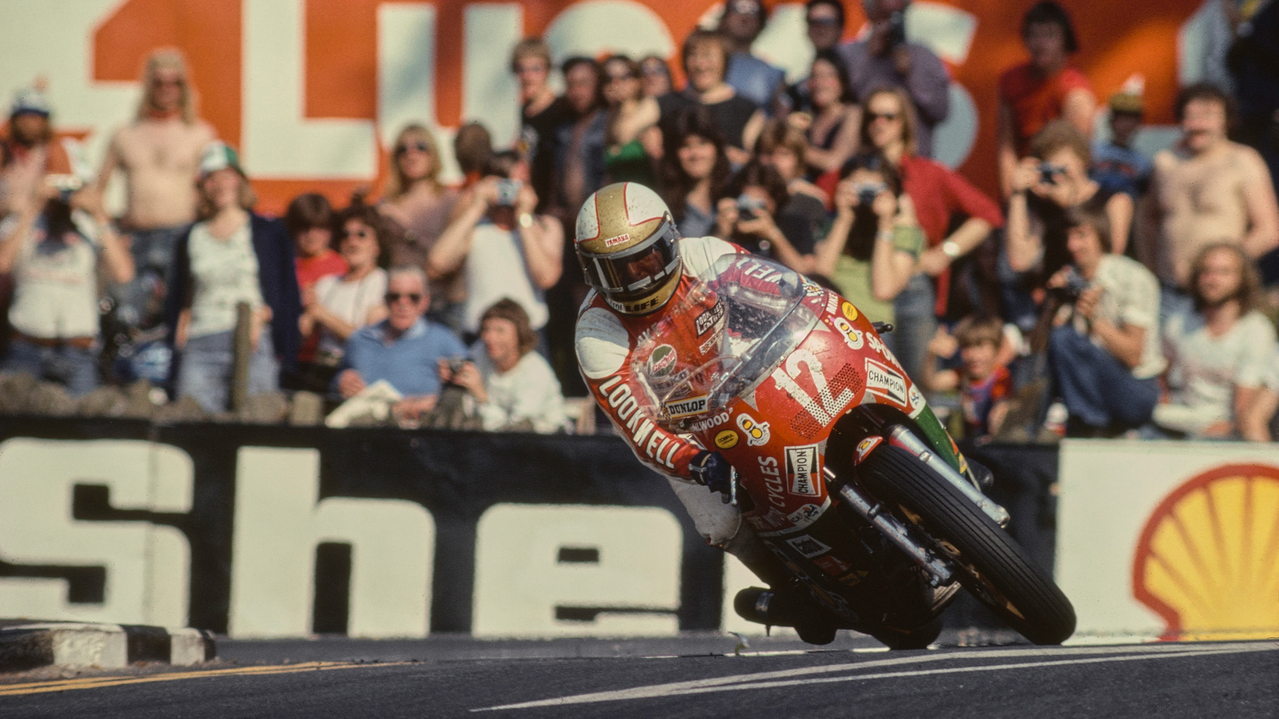Hailwood riding the #12 NCR Ducati V-Twin 900cc to victory in the 1978 Formula One International Isle of Man Tourist Trophy Race.