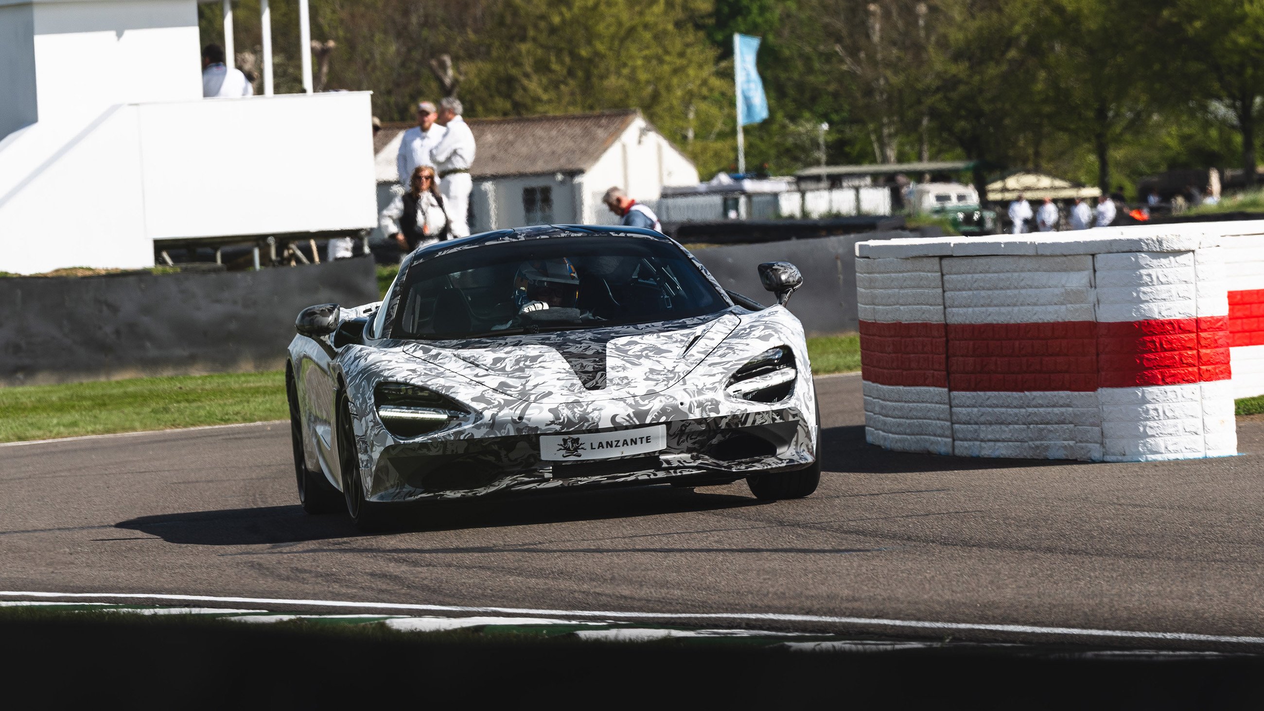 83MM Lanzante dynamic debut 01.jpg