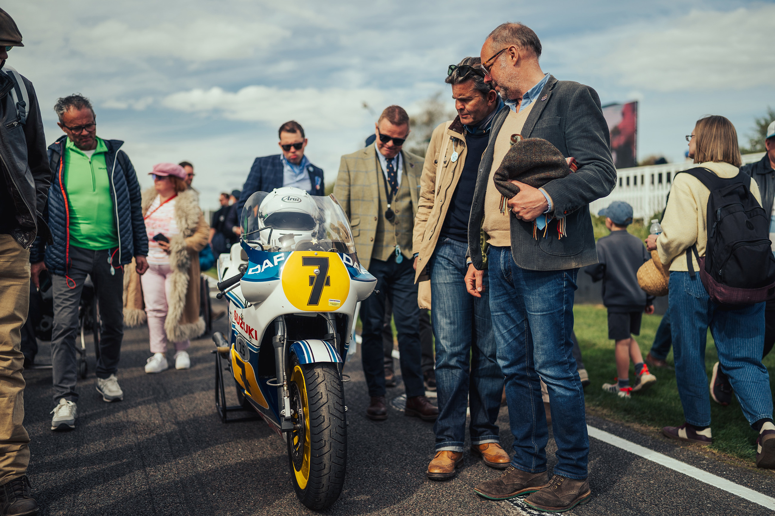 hunt sheene grid walk 83MM 04.jpg