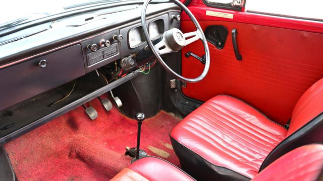 Suzuki_360_Fronte_interior.jpg