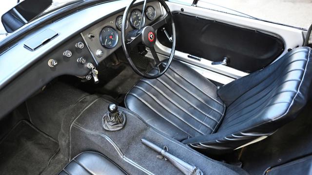 Toyota_Sports_800_interior.jpg