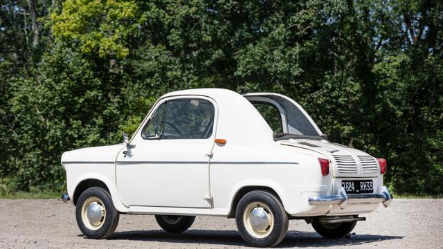Vespa_400_rear.jpg