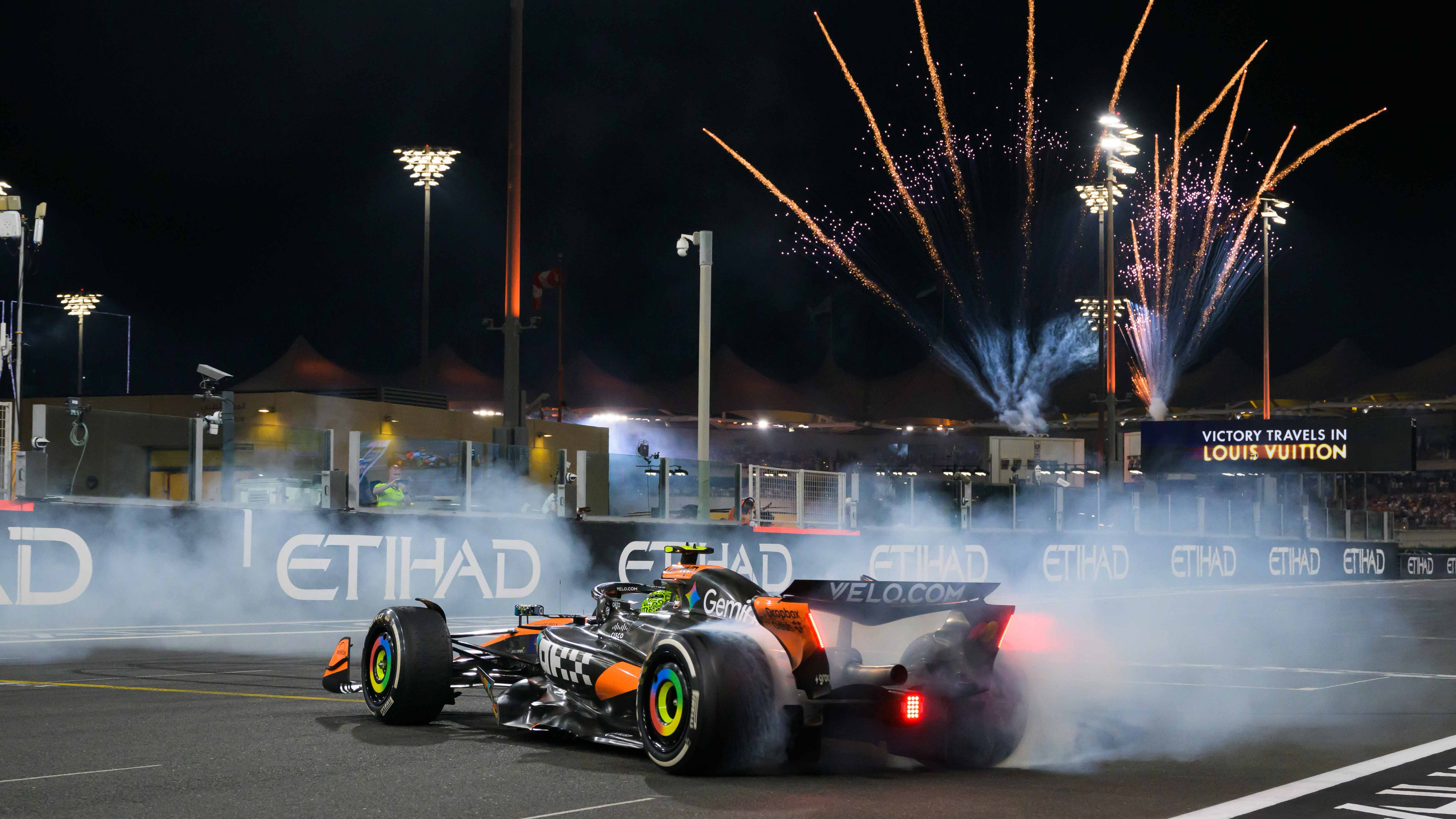 abu dhabi gp 25 norris fireworks.jpg