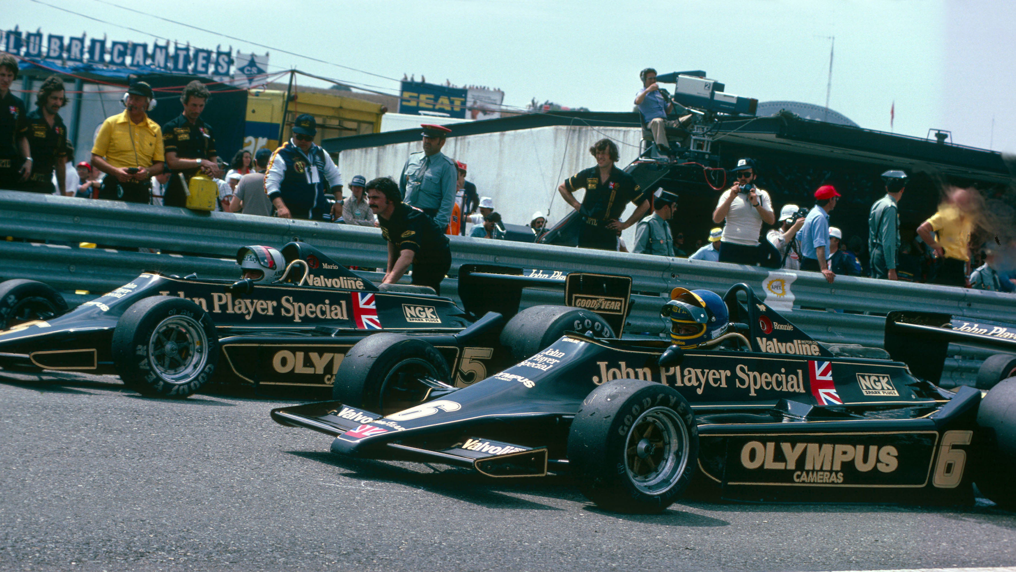 The two Lotus 79s line up first and second for the 1978 Spanish Grand Prix. Andretti led Peterson to another 1-2 finish. 