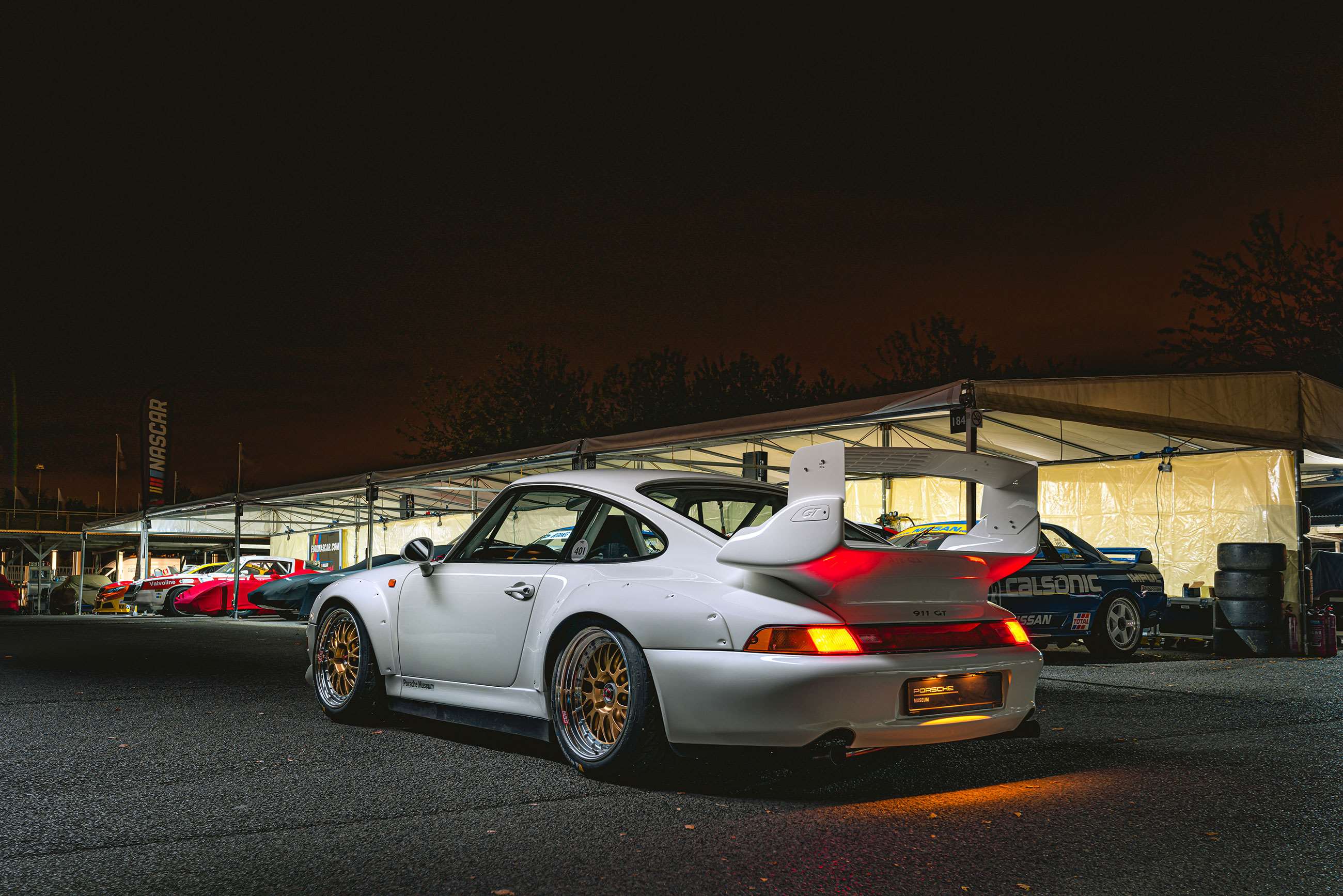 Flat-out in Porsche’s flame-spitting 993 GT2 R | GRR