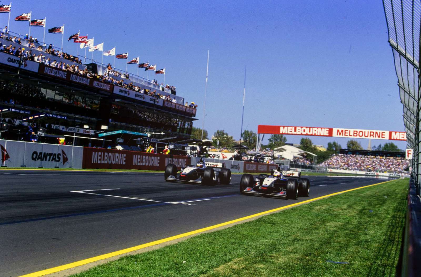 mclaren mp4 13 f1 1998 australia mika hakkinen david coulthard mi goodwood 10072020