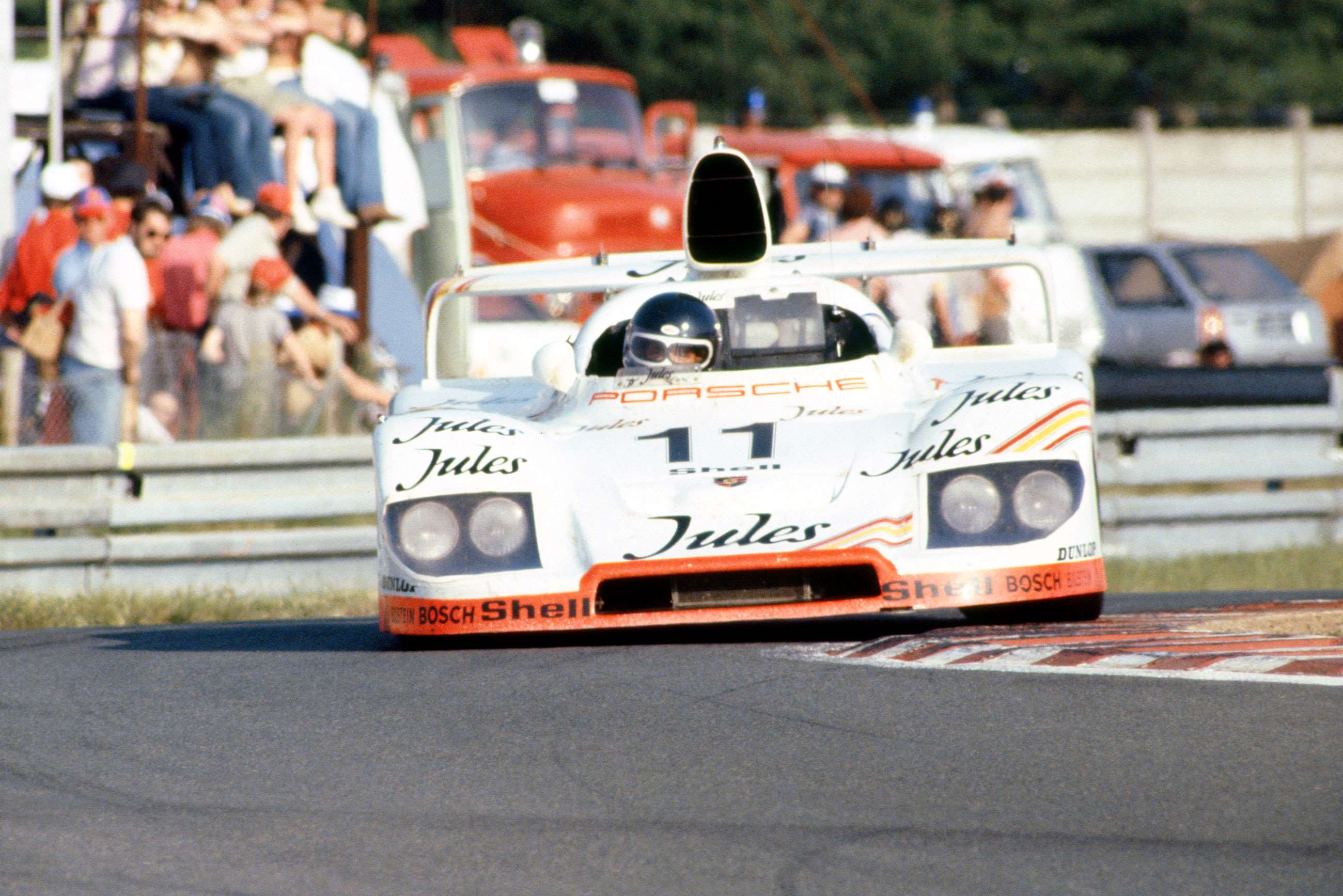 Porsche-Le-Mans-Winners-Le-Mans-1981-Porsche-936-Bell-Ickx-Murenbeeld-LAT-MI-Goodwood-16052021.jpg