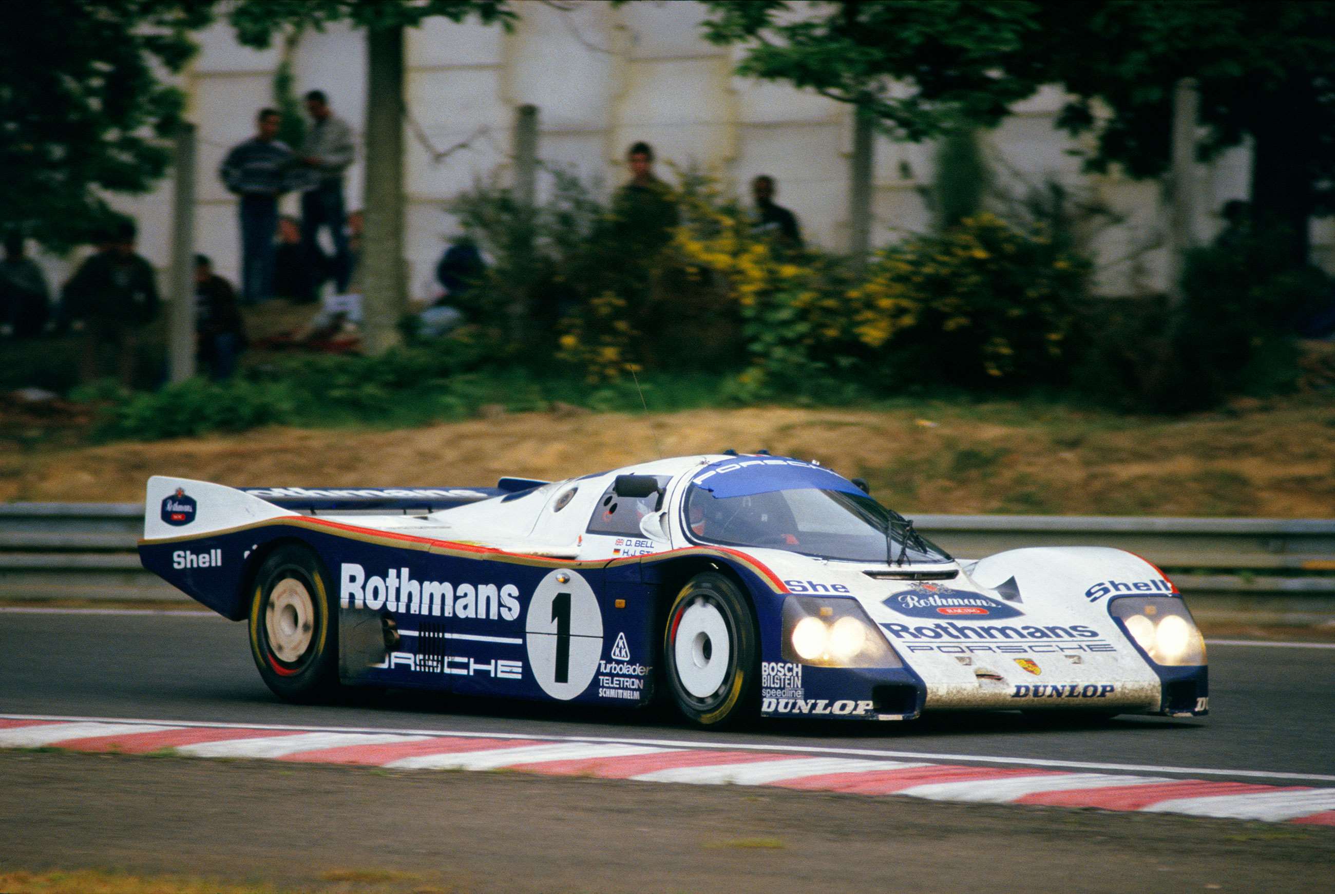 Porsche-Le-Mans-Winners-Le-Mans-1986-Porsche-962-Bell-Stuck-Holbert-LAT-MI-Goodwood-16052021.jpg