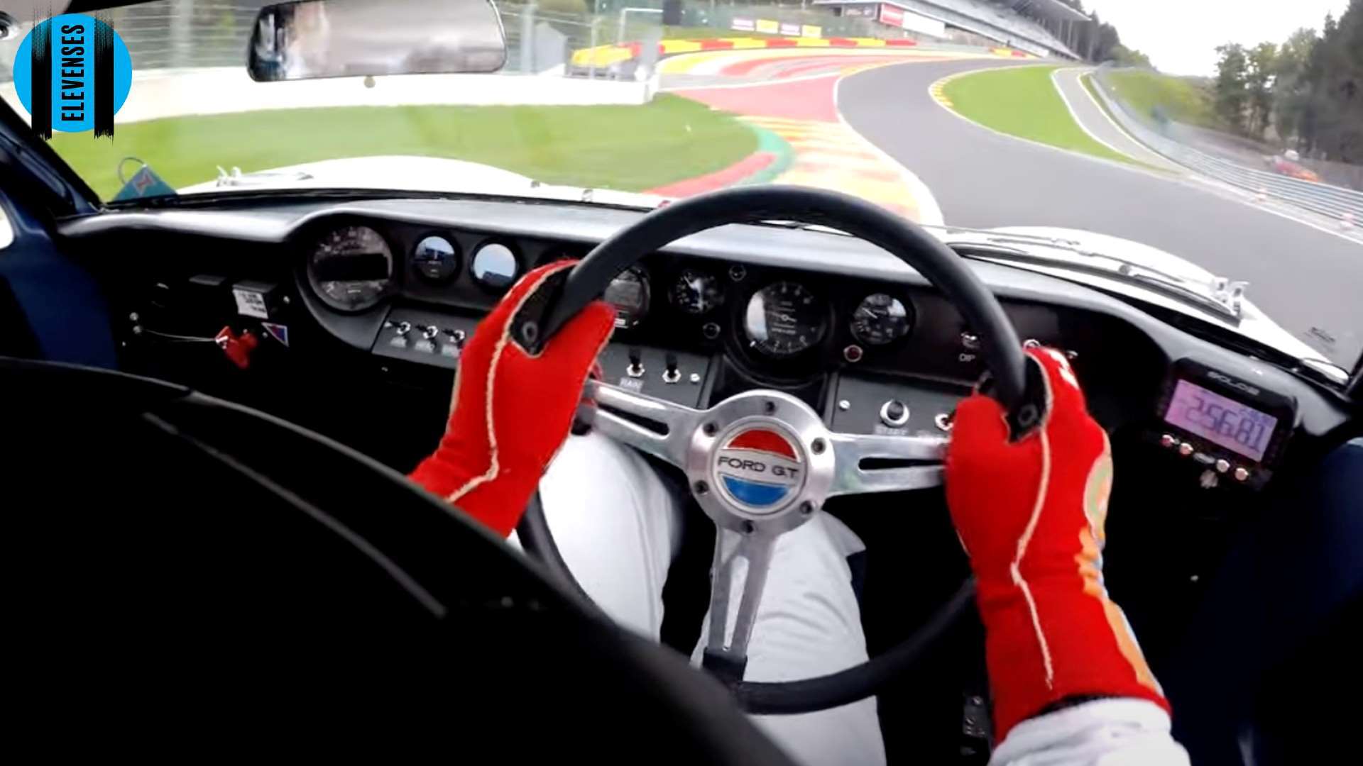 [Video] Manic Corvette vs GT40 battle at Silverstone | GRR