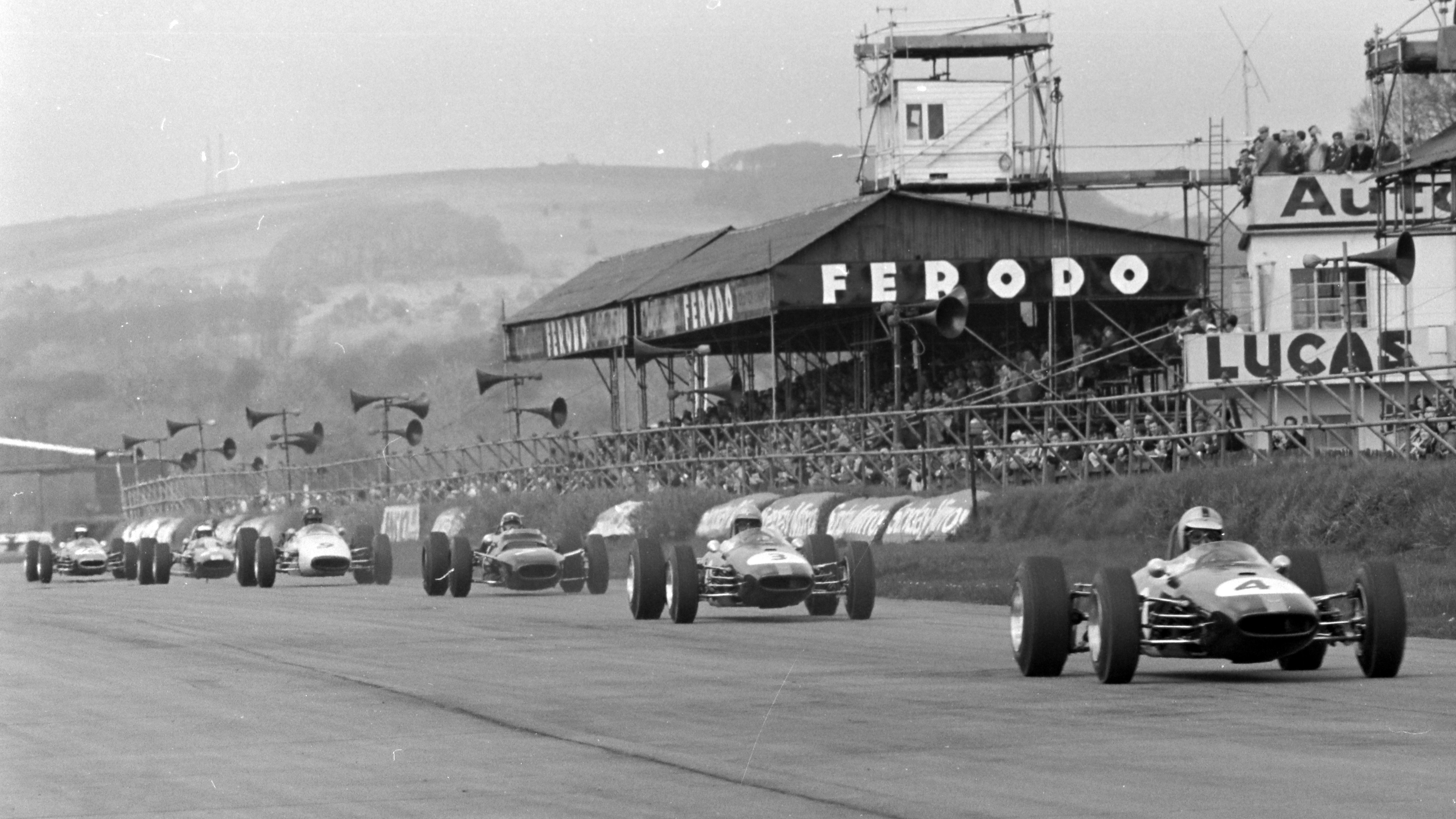 The BT18s of Denny Hulme and Jack Brabham lead the start of the 1966 Sunday Mirror Trophy.
