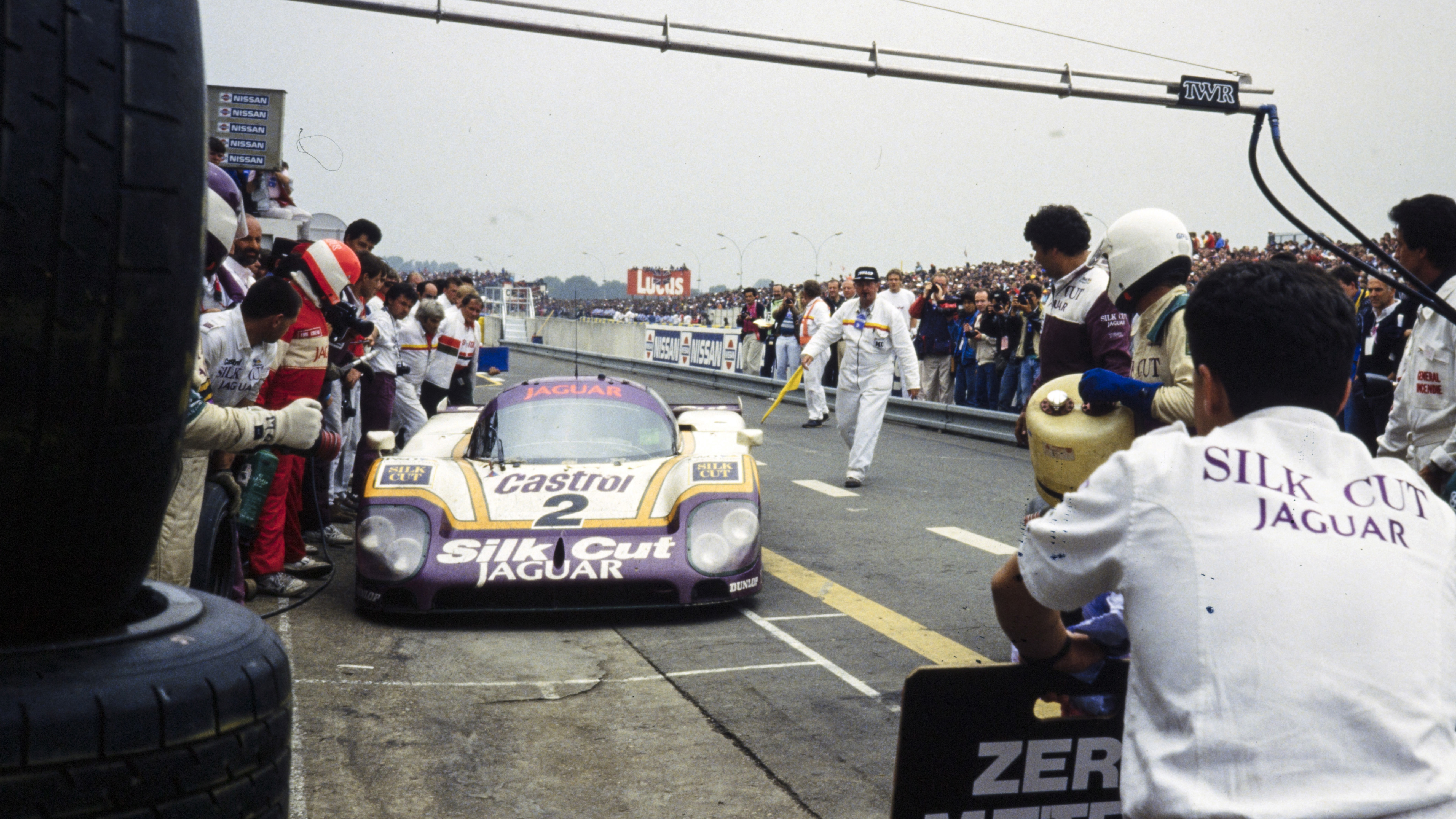 Lammers’ tense final pit stop of the race drew a crowd as British fans awaited the Jaguar victory they travelled to see. 
