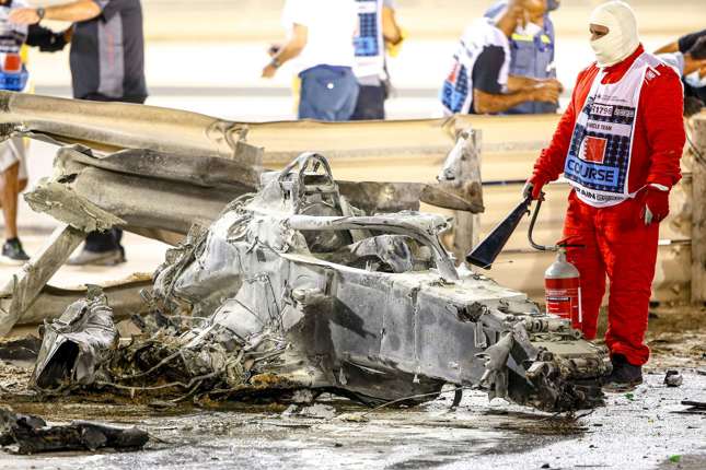 https://www.goodwood.com/globalassets/.road--racing/race/modern/2020/11-november/damien-f1-bahrain/f1-2020-bahrain-romain-grosjean-crash-haas-vf20-andy-hone-mi-goodwood-30112020.jpg?crop=(0,92,2600,1555)&width=645