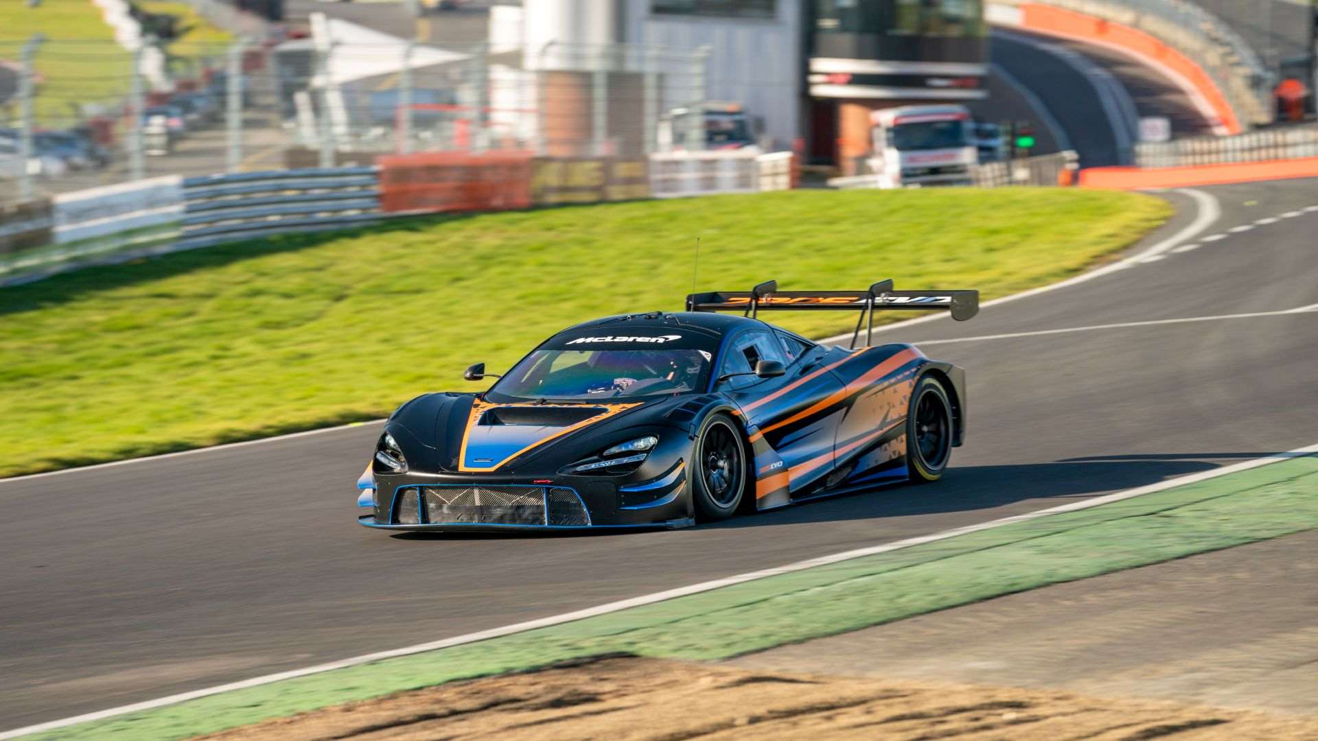 KYOSHO MR-04 RWD SERIES - MCLAREN 720S GT3 - RTR ON-ROAD 1:27 - BIANCA – D.P Modellismo KYOSHO MR-04 RWD SERIES - MCLAREN 720S GT3 - RTR ON-ROAD 1:27 - BIANCA – D.P Modellismo