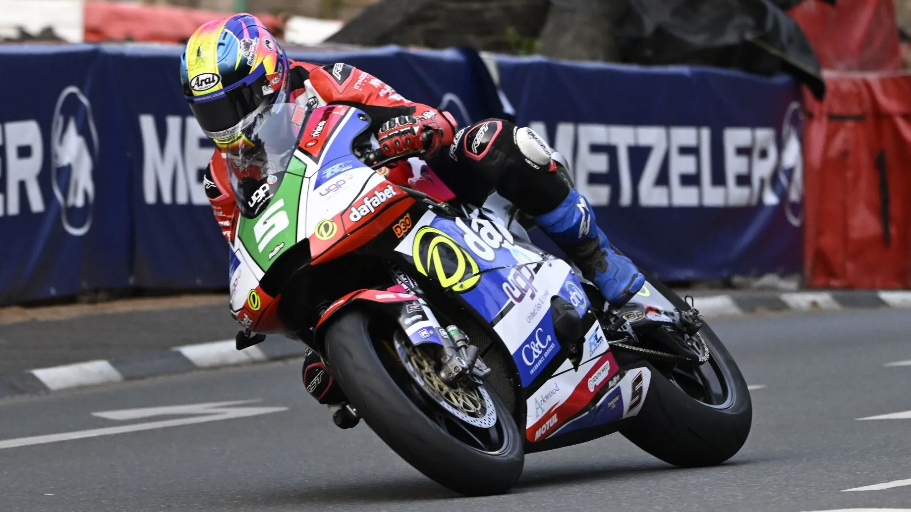 Isle of Man TT 2025: Dunlop dominance, untouchable Crowes, and rain | GRR