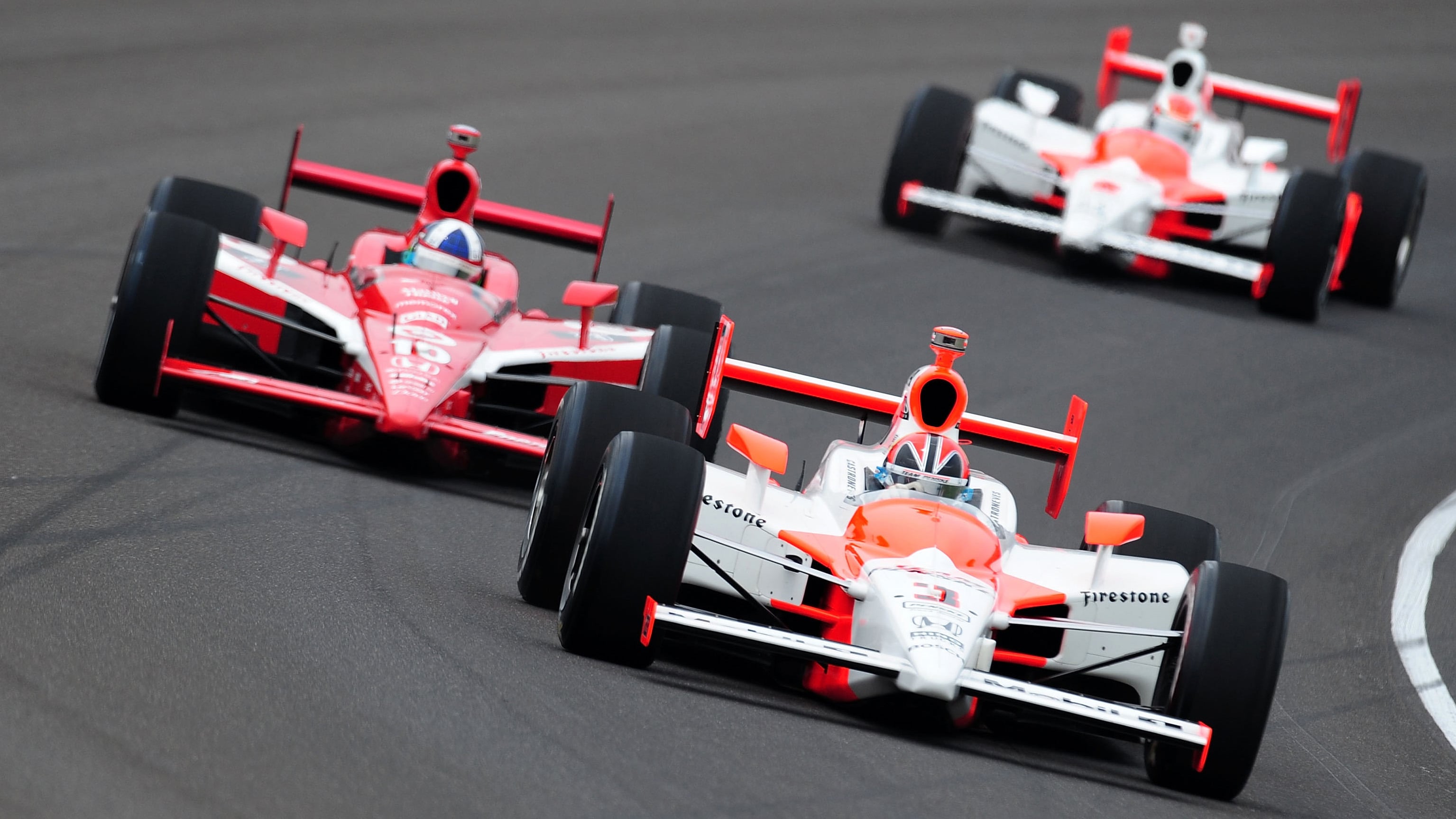 Castroneves leads Dario Franchitti and team-mate Ryan Briscoe on his way to winning his third Indy 500, May 2009.