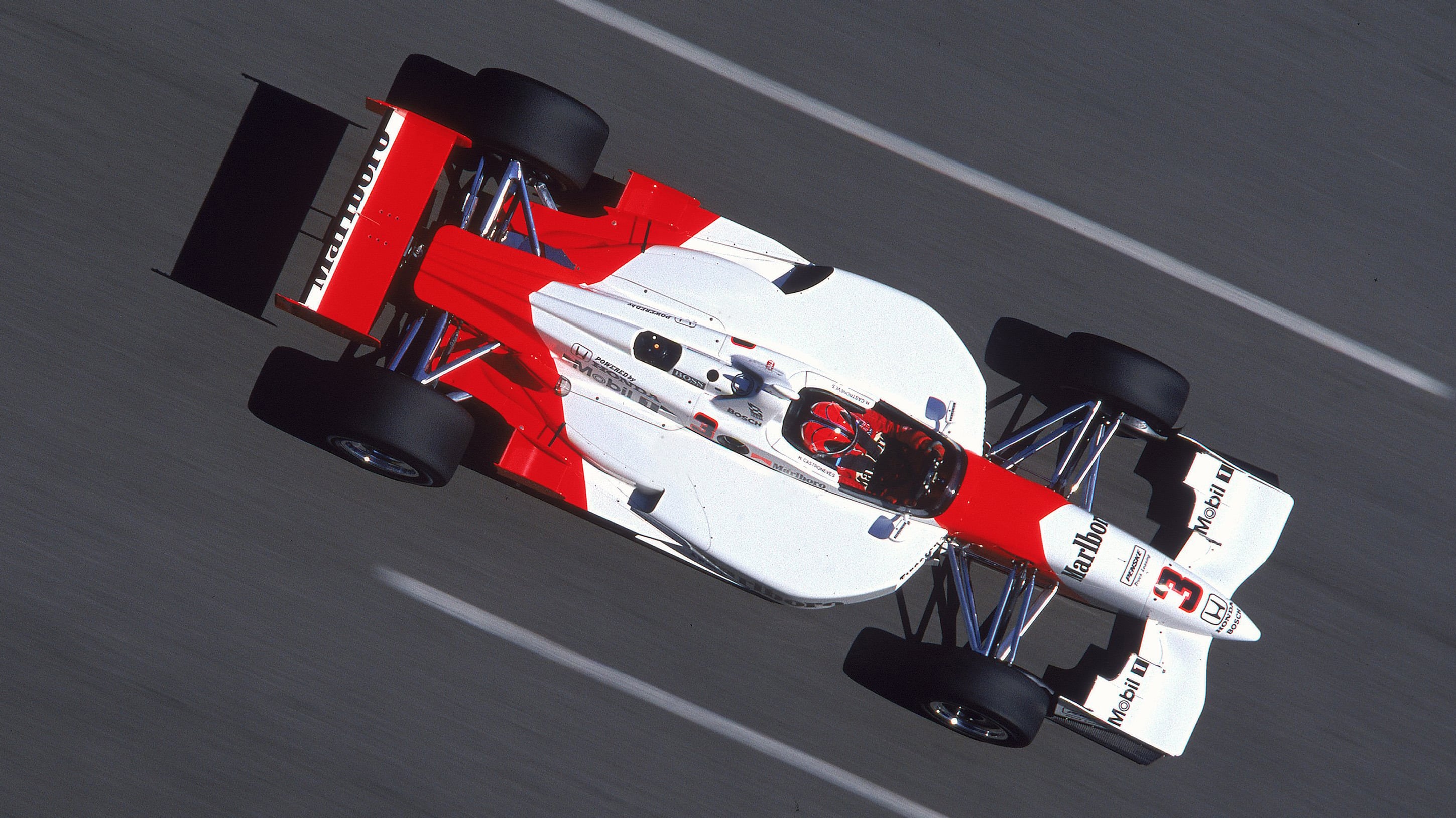 Castroneves drives the Penske Honda Reynard 2KI at the Texaco Grand Prix, September 2000. He finished seventh in the CART Championship that year.
