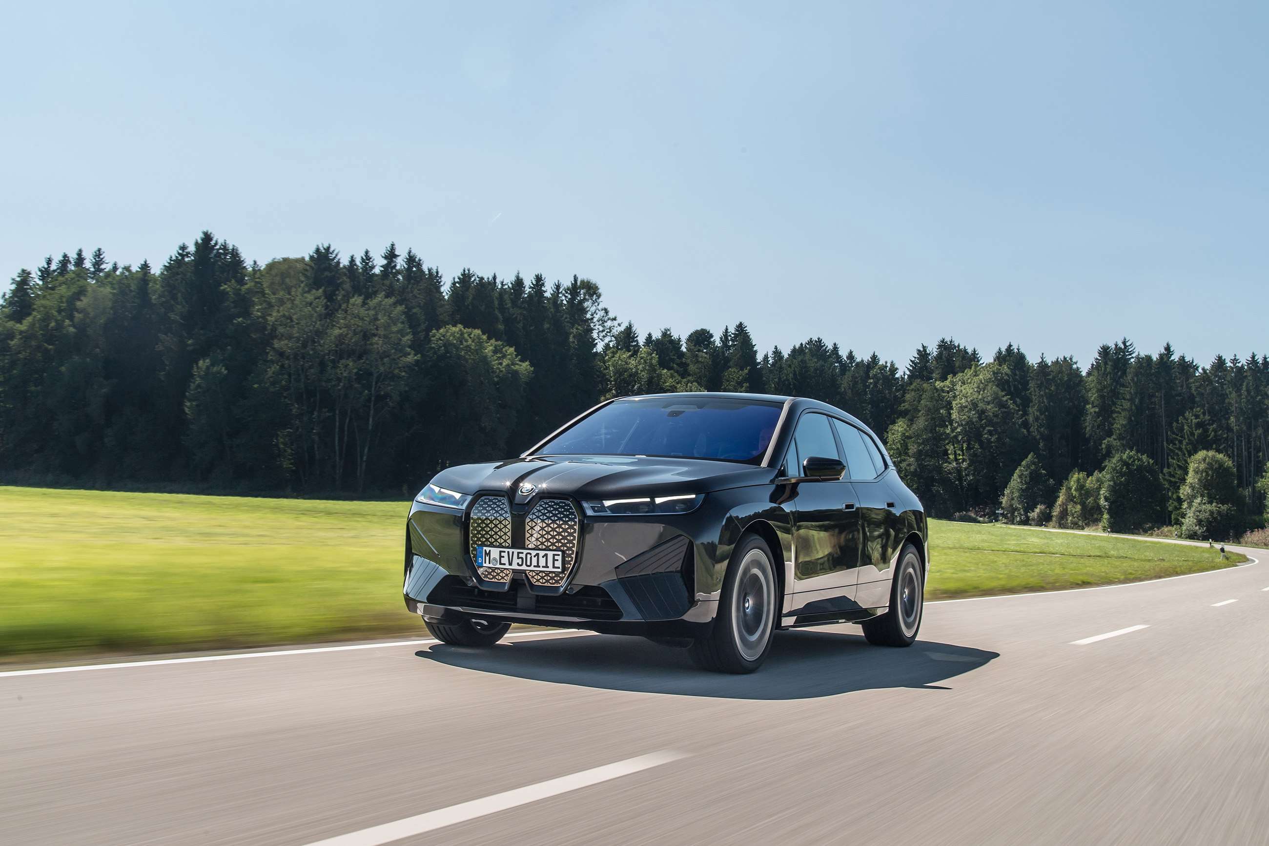 First Drive: 2021 BMW iX Review | GRR