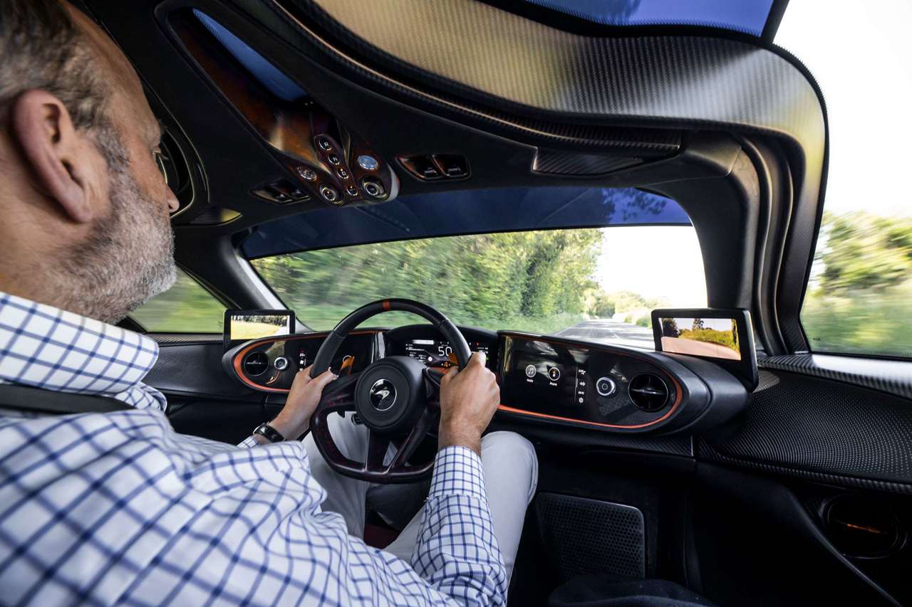 Mclaren speedtail салон