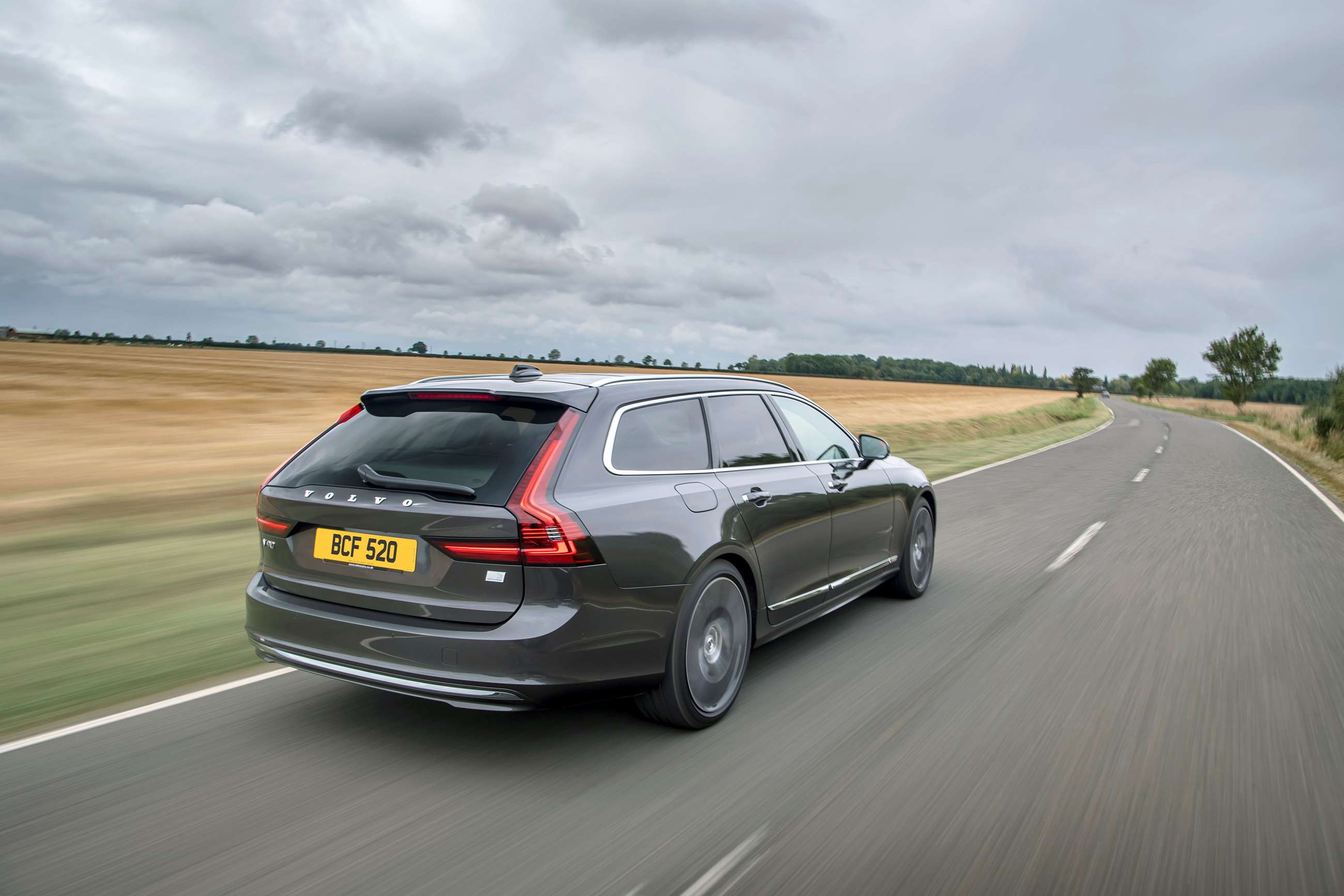V90 T6 Rd Volvo V90 T6 Recharge 2023 Review | Goodwood Test | GRR