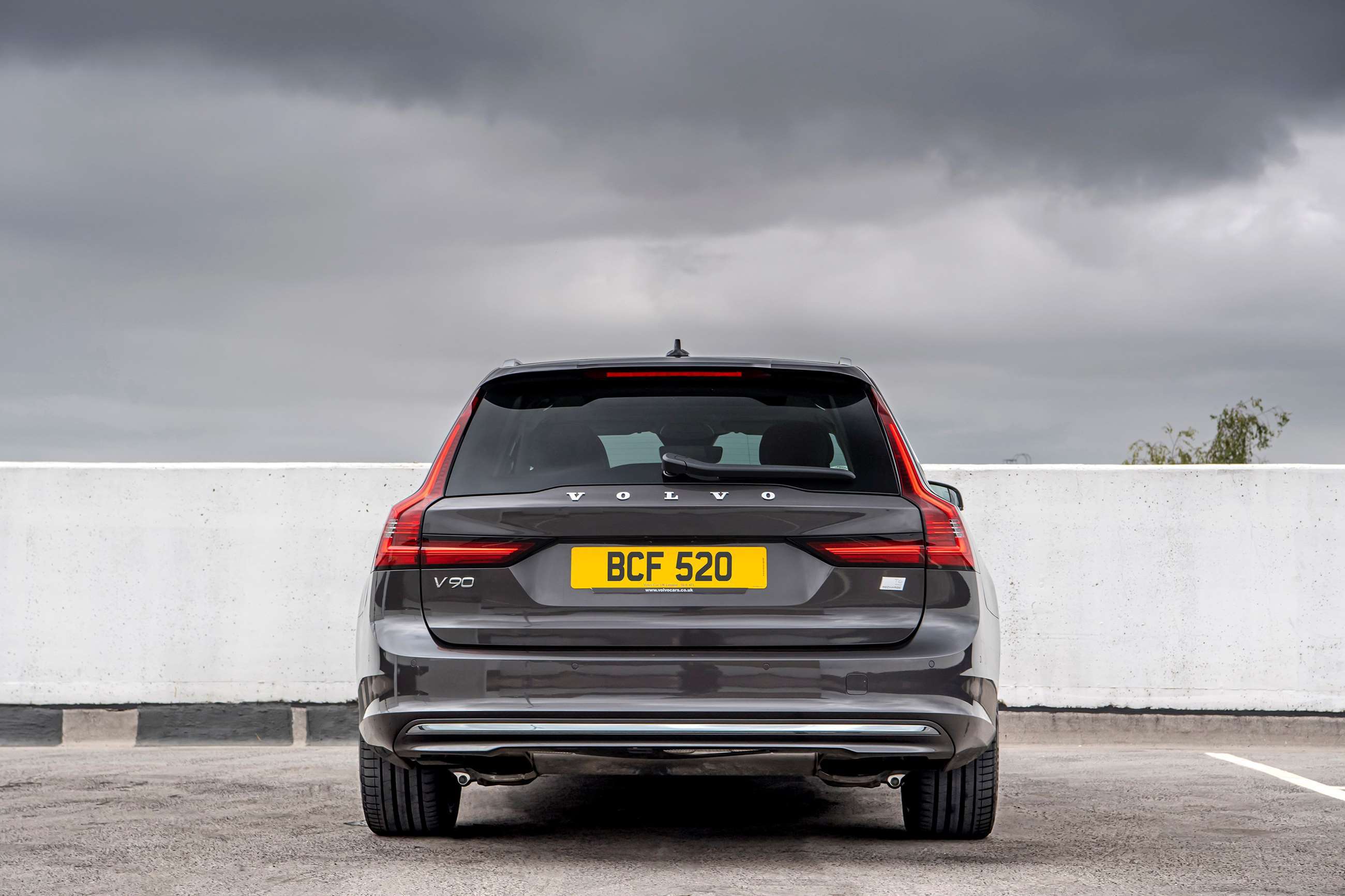 V90 T6 Rd Volvo V90 T6 Recharge 2023 Review | Goodwood Test | GRR