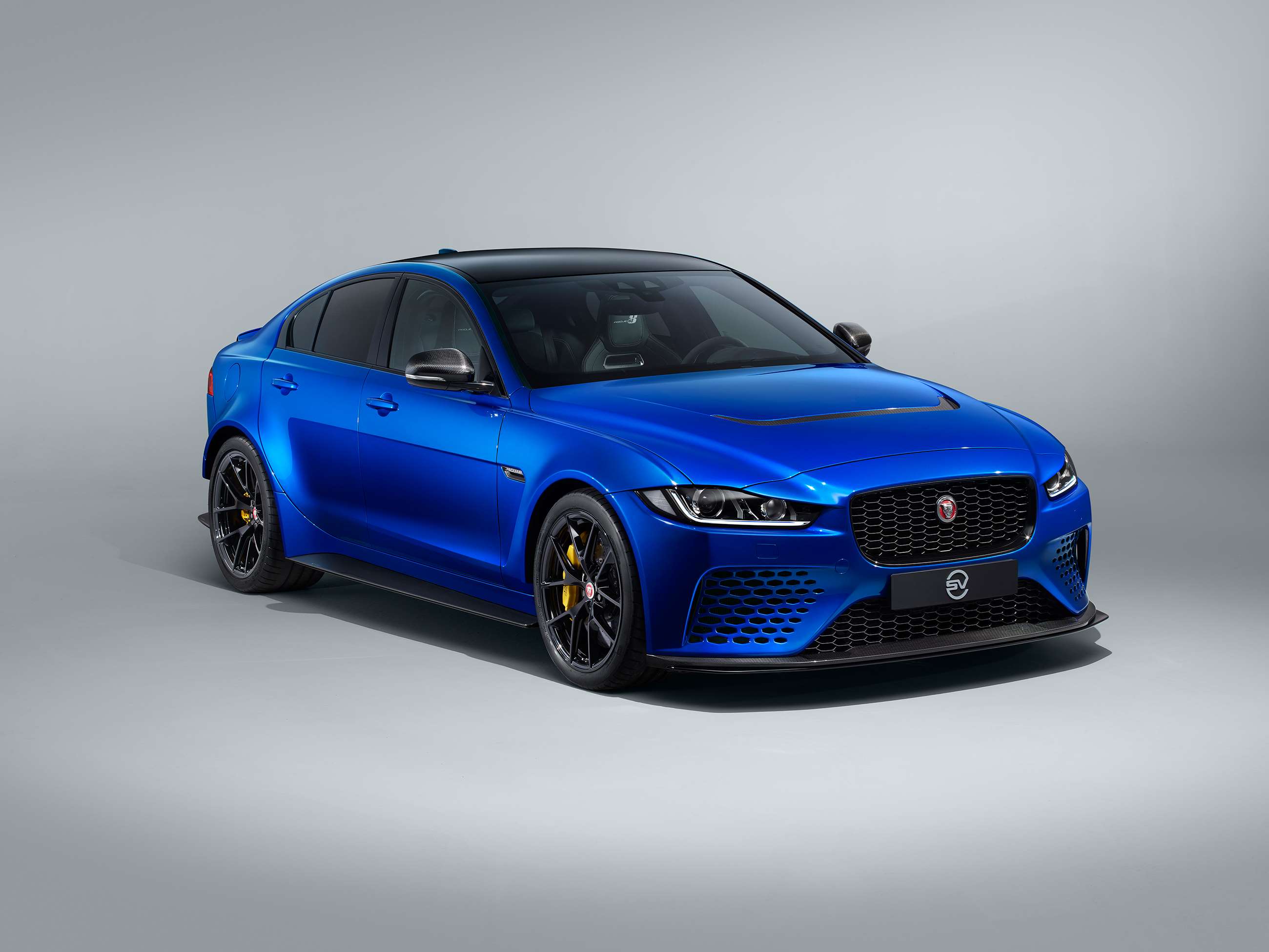 Jaguar XE SV Project 8 Touring: discreet V8 saloon muscle