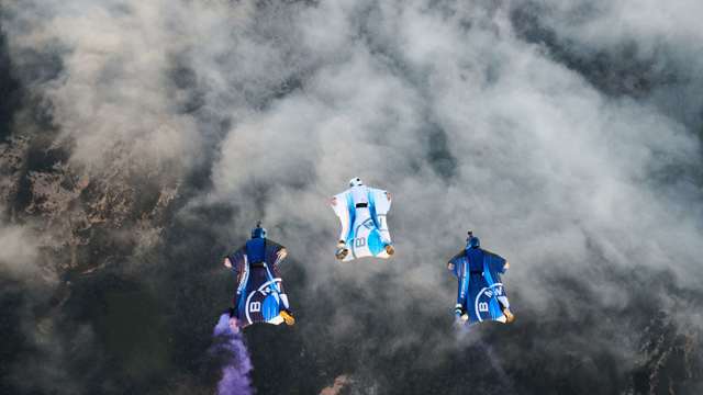 bmw-wingsuit-goodwood-12112020.jpg