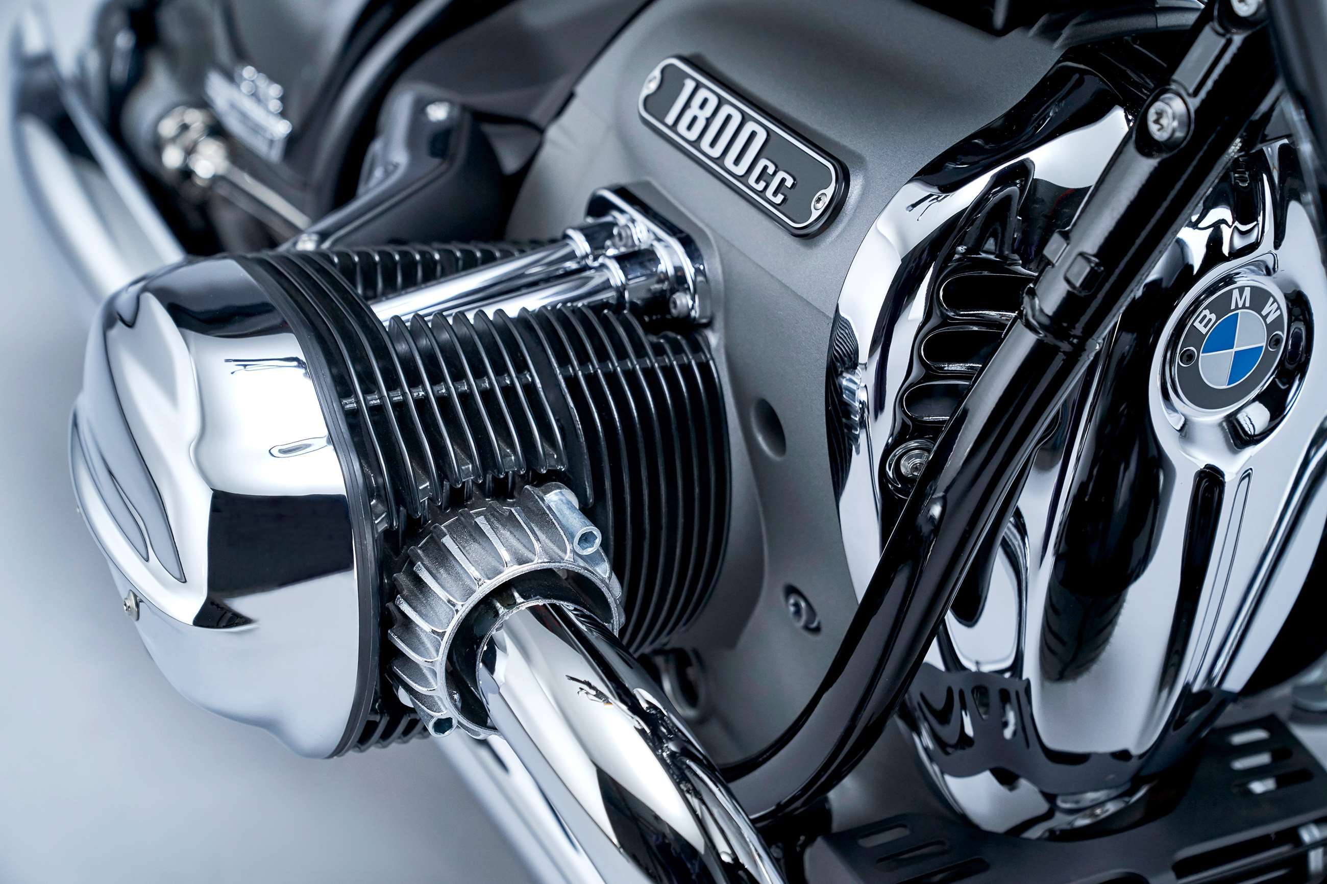 BMW reveals production-ready big boxer R18