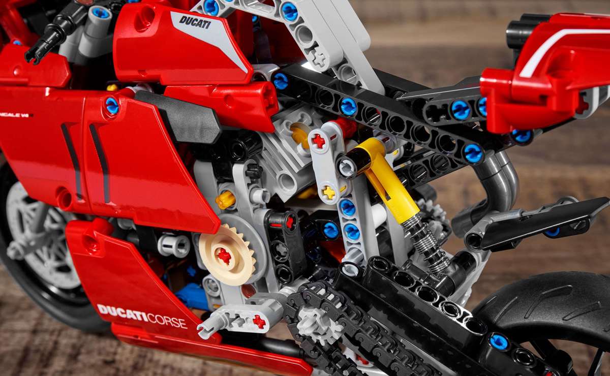 yourself a LEGO Technic Ducati Panigale R! |