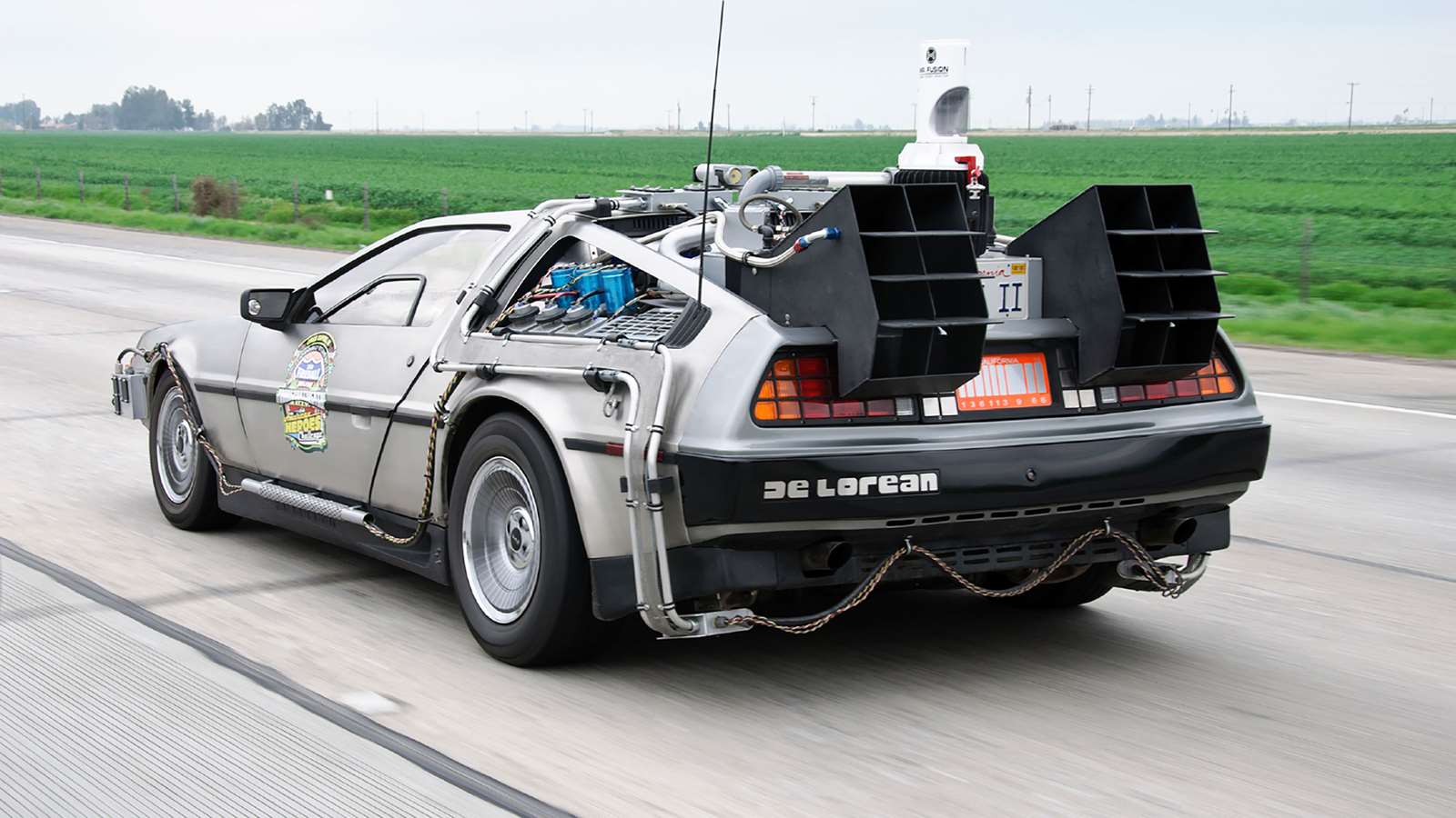 https://www.goodwood.com/globalassets/.road--racing/road/news/2020/5-may/best-sci-fi-cars/best-sci-fi-cars-may-fourth-dmc-delorean-back-to-the-future-goodwood-04052020.jpg?crop=(0,221,2600,1684)&width=1600