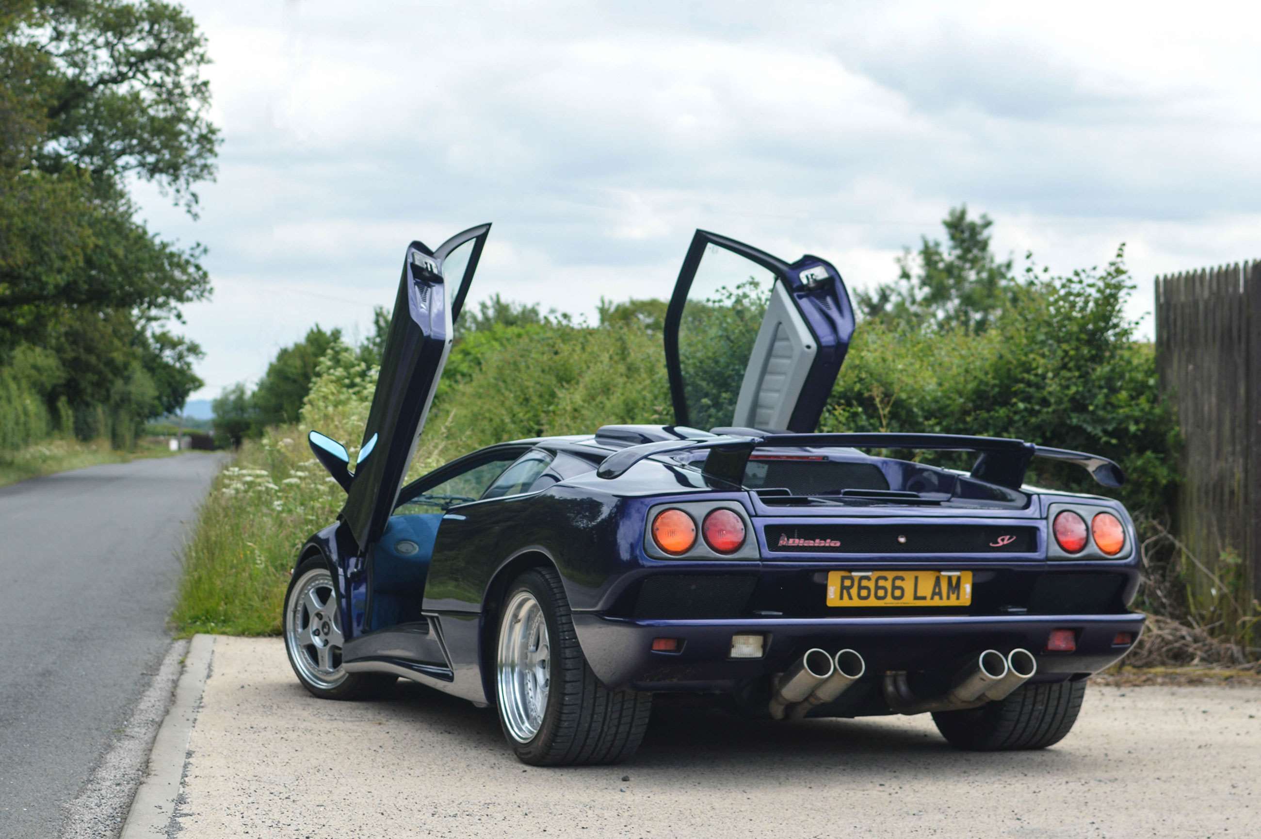 Best-Investment-Cars-2022-4-Lamborghini-Diablo-SV-07122021.jpg