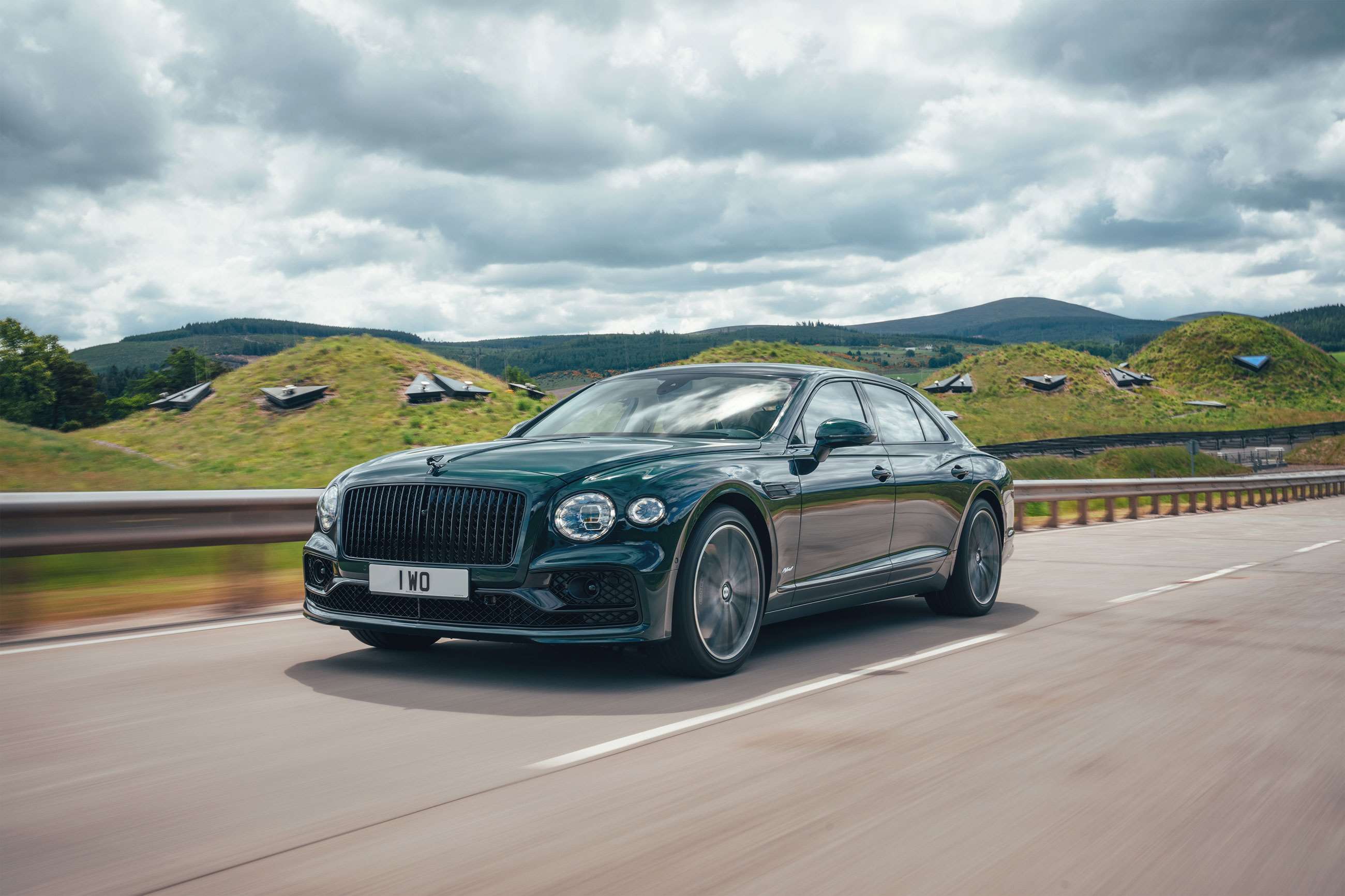 Bentley launches Flying Spur Hybrid GRR