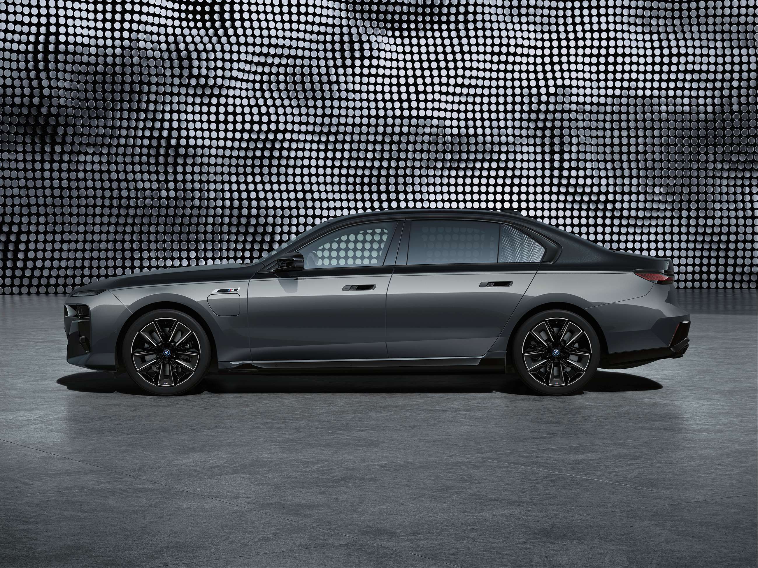 BMW i7 and 7 Series BMW launches new i7 and 7 Series hybrid | GRR