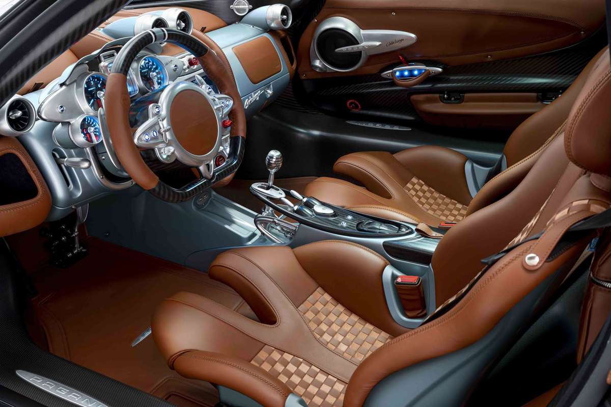 Pagani huayra coda lunga