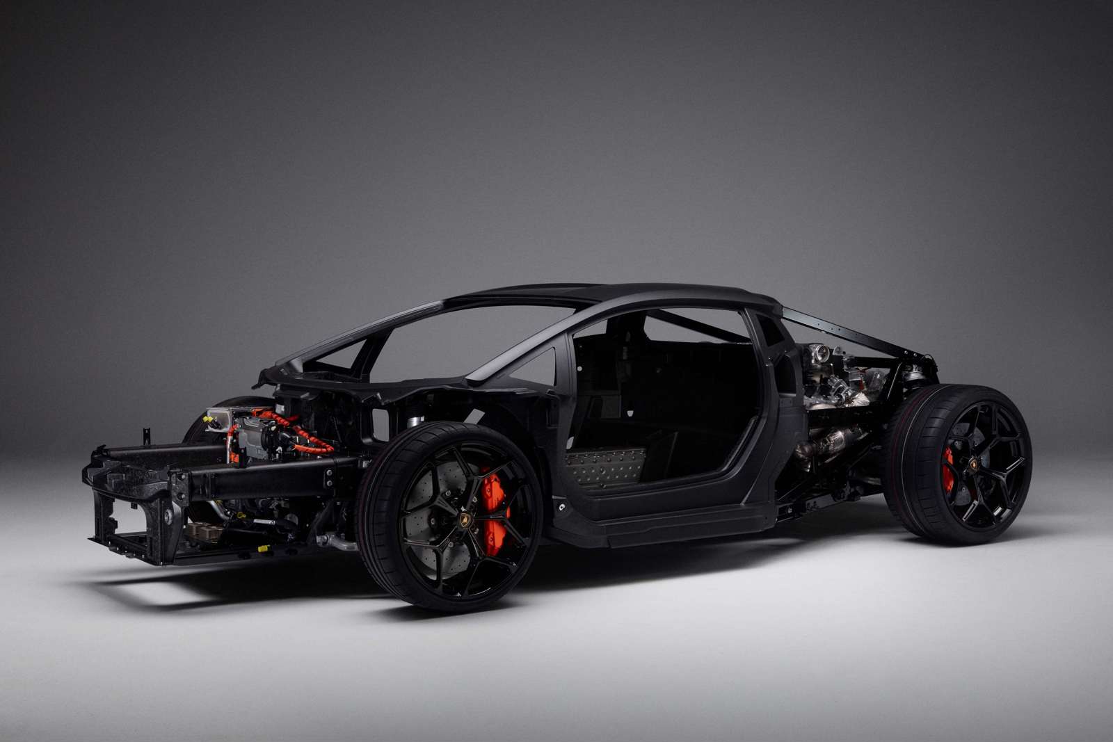 Lambo hybrid V12 to feature world-first forged carbon structure | GRR